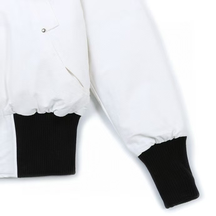 【MOOSE KNUCKLES 公式旗艦店】女性用ダウンジャケット ご好評に付き再入荷！