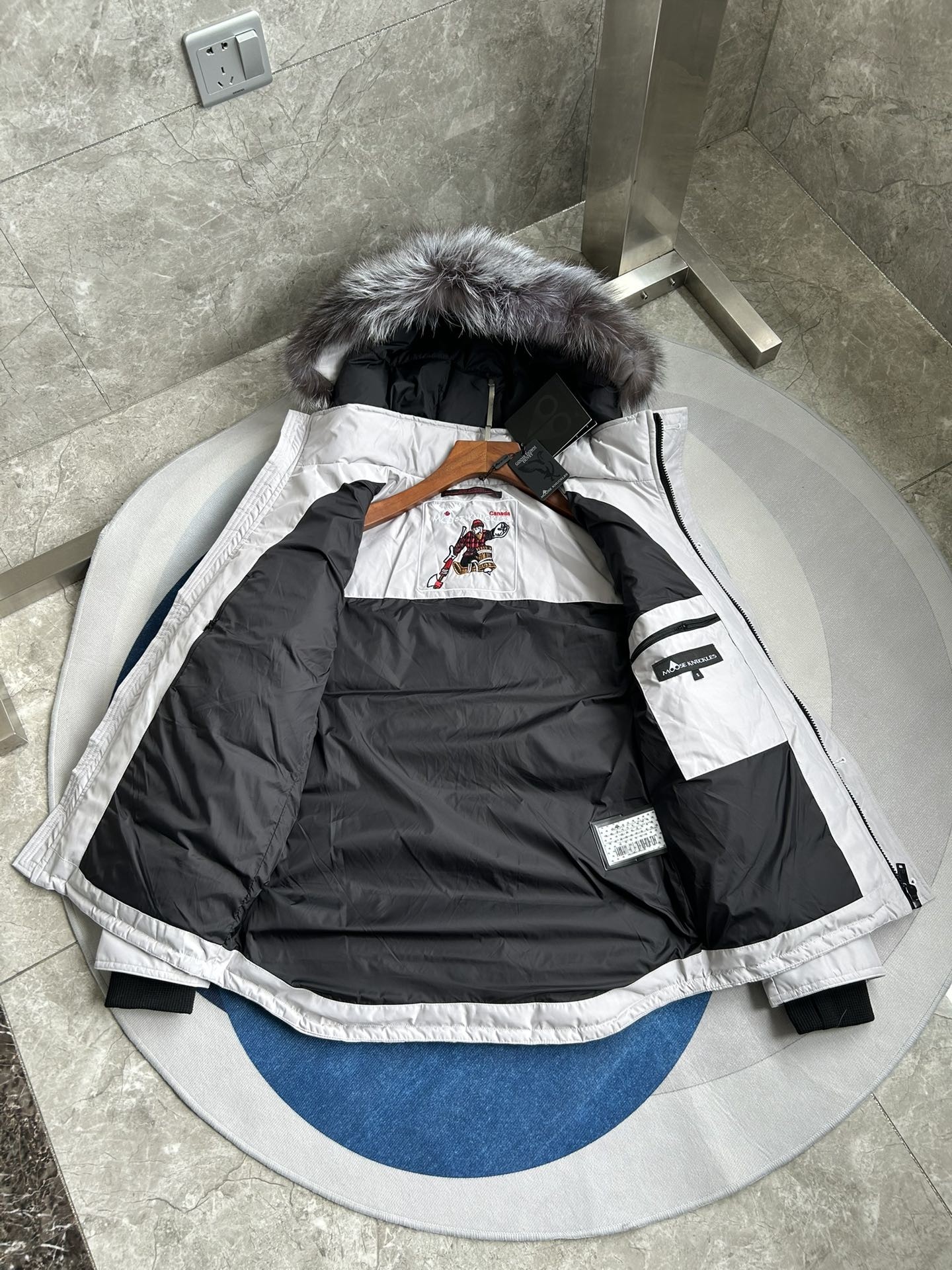 【MOOSE KNUCKLES 公式旗艦店】ダウンジャケット 男女兼用 ご好評に付き再入荷！