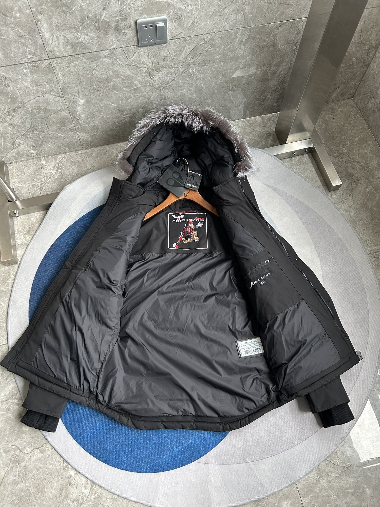 【MOOSE KNUCKLES 公式旗艦店】ダウンジャケット 男女兼用 ご好評に付き再入荷！