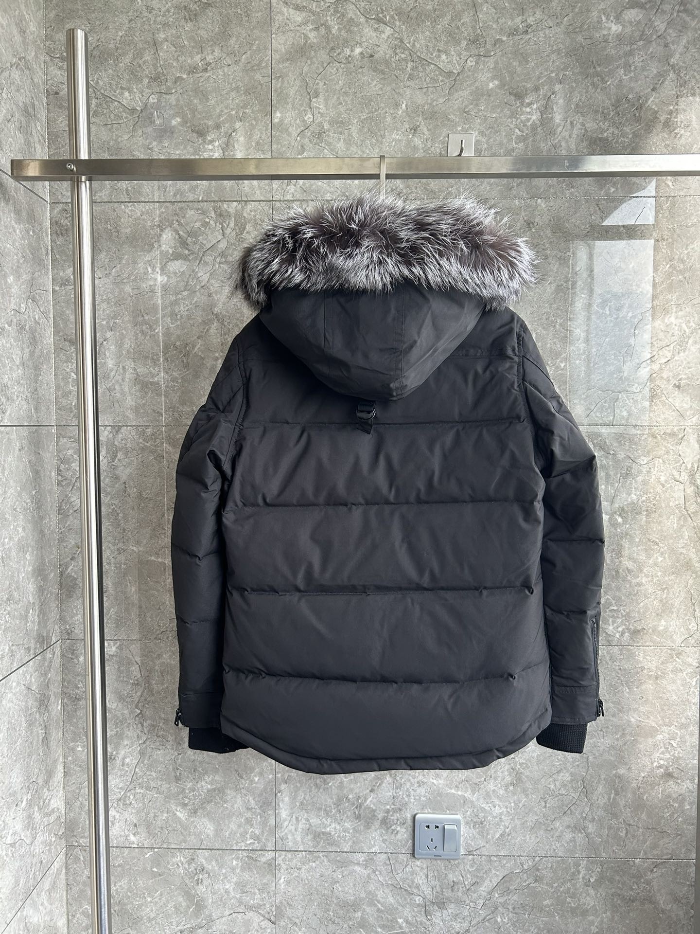 【MOOSE KNUCKLES 公式旗艦店】ダウンジャケット 男女兼用 ご好評に付き再入荷！