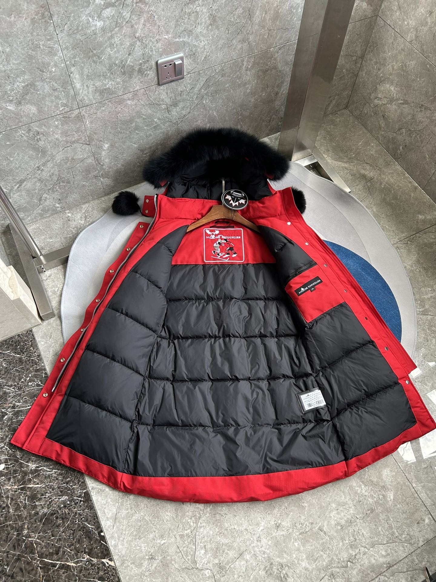 【MOOSE KNUCKLES 公式旗艦店】レディース ロングダウンジャケット ご好評に付き再入荷！