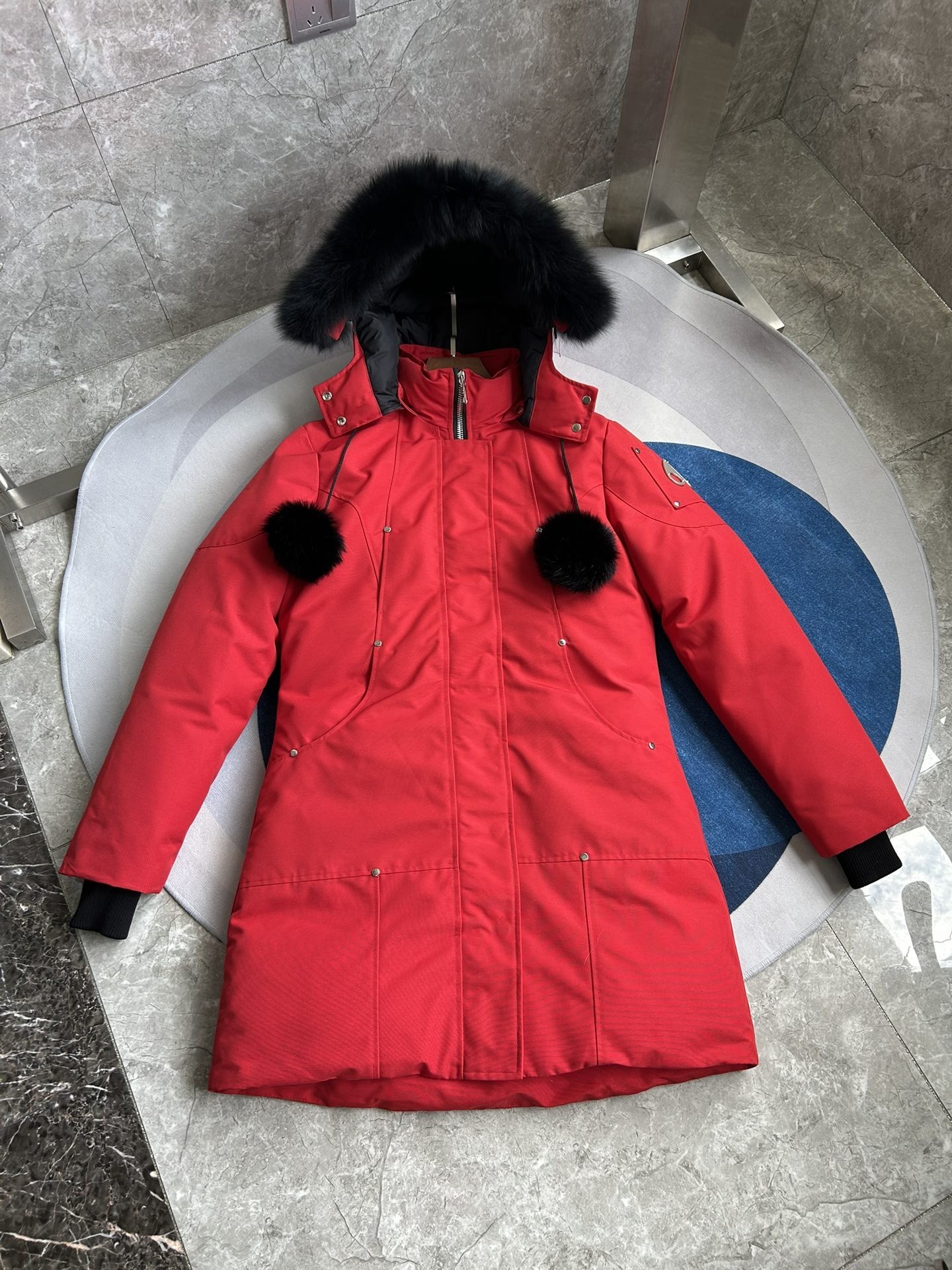 【MOOSE KNUCKLES 公式旗艦店】レディース ロングダウンジャケット ご好評に付き再入荷！