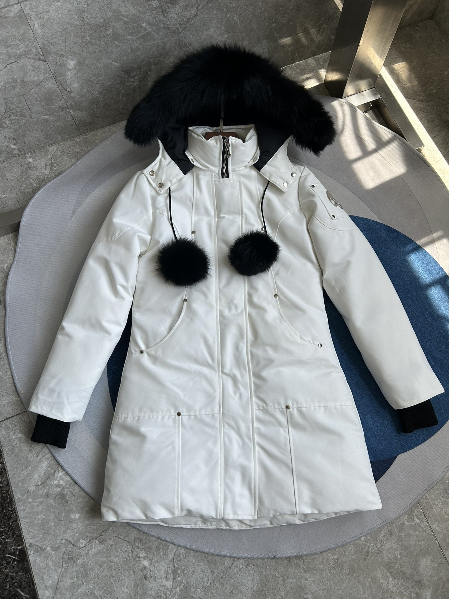 【MOOSE KNUCKLES 公式旗艦店】レディース ロングダウンジャケット ご好評に付き再入荷！