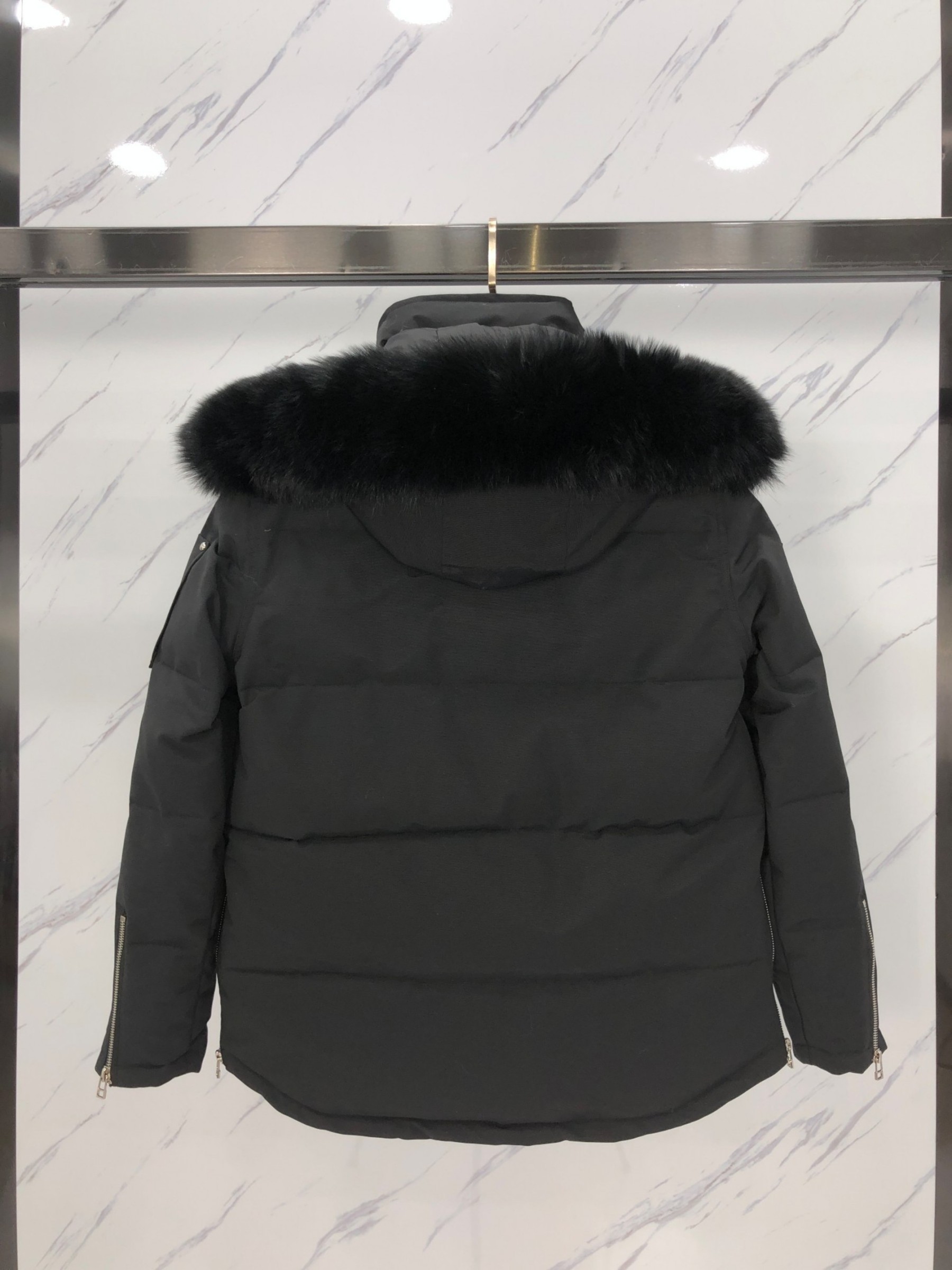 【MOOSE KNUCKLES 公式旗艦店】ダウンジャケット ご好評に付き再入荷！