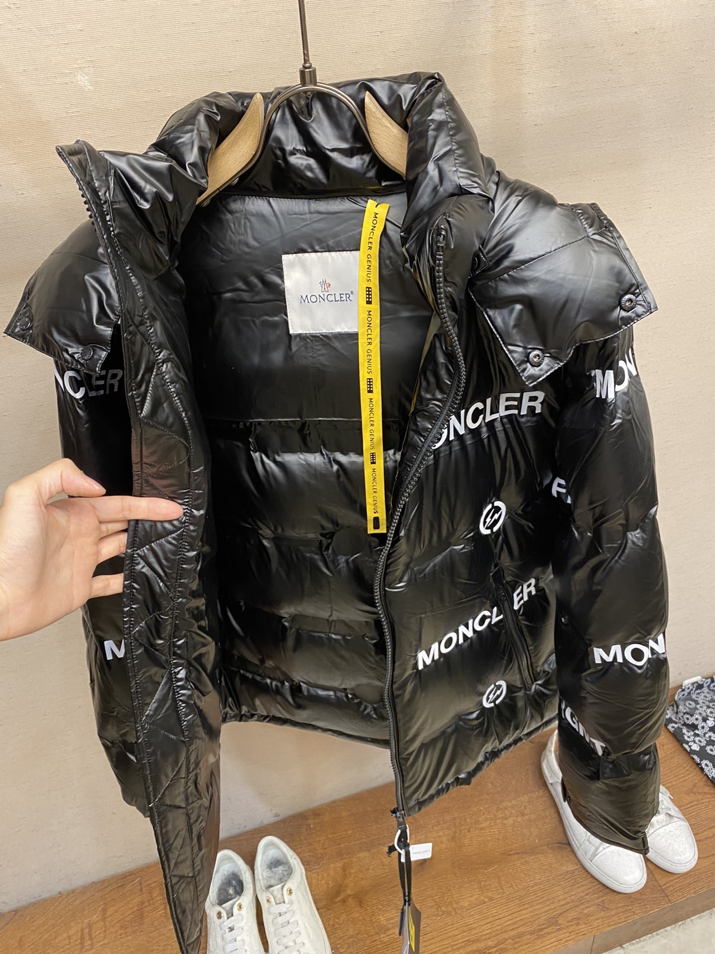 【MONCLER 公式旗艦店】モンクレール ダウンジャケット ご好評に付き再入荷！
