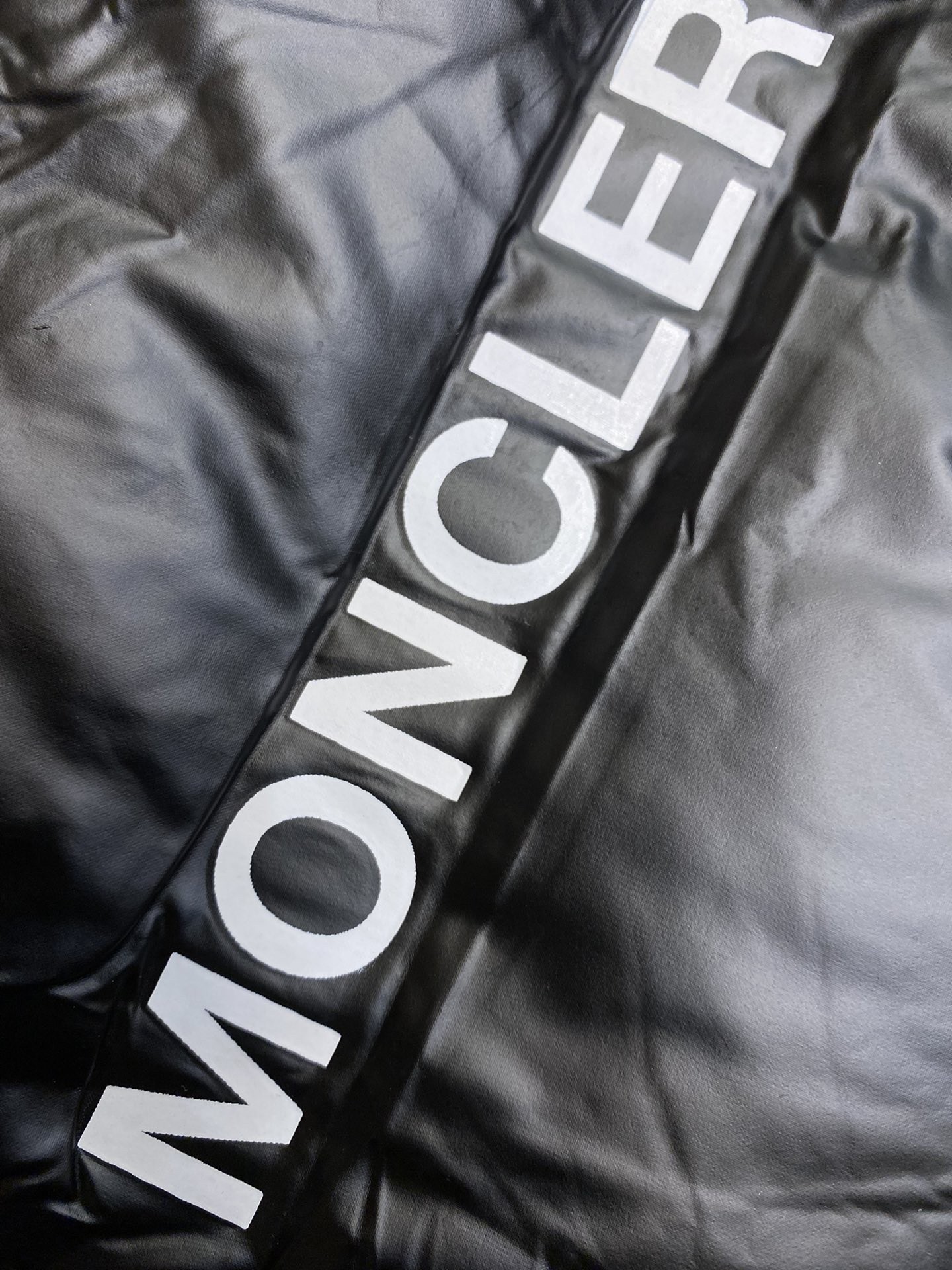 【MONCLER 公式旗艦店】モンクレール ダウンジャケット ご好評に付き再入荷！