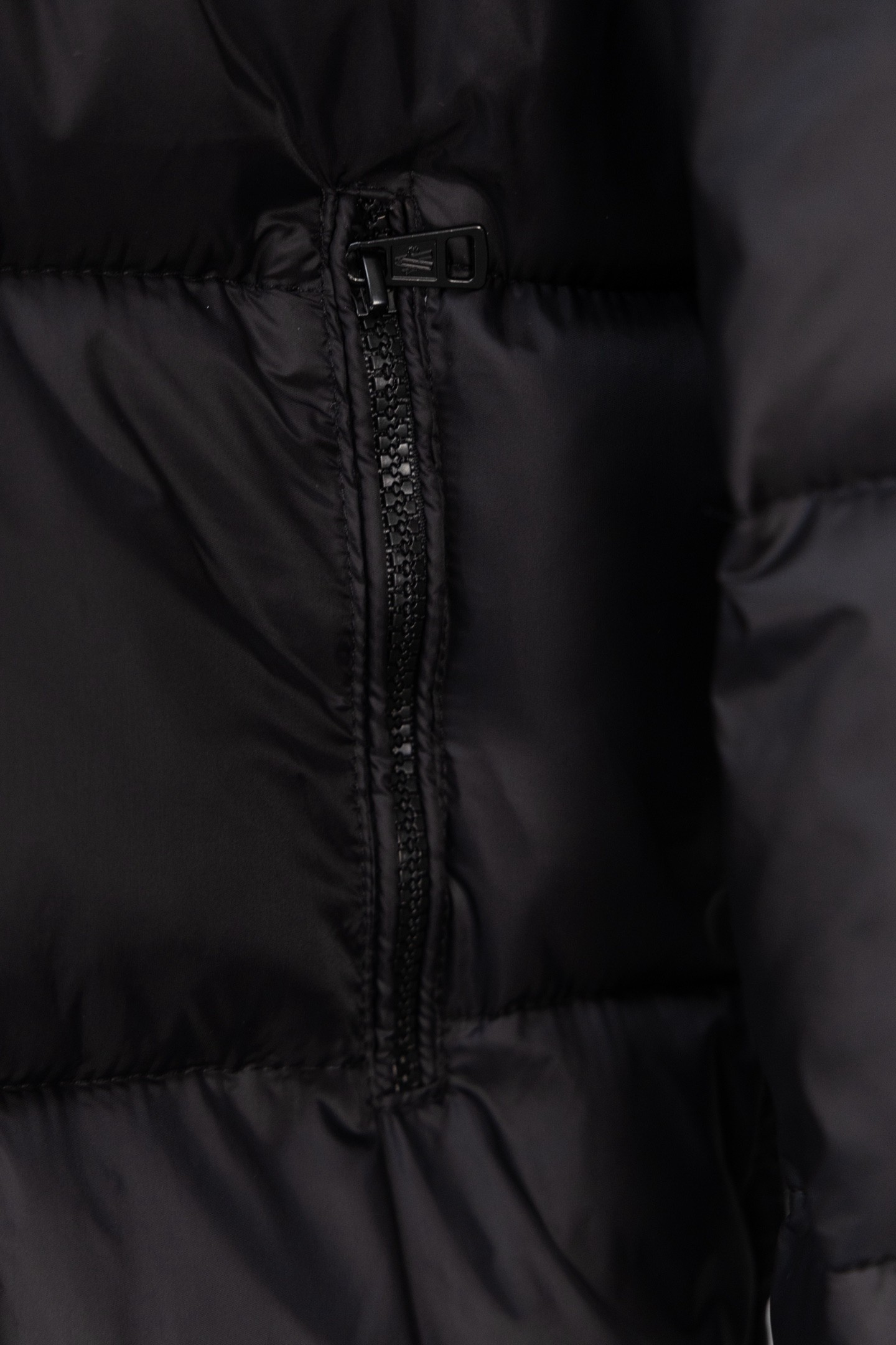 【MONCLER公式 旗艦店】モンクレール ダウンジャケット、ご好評に付き再入荷！