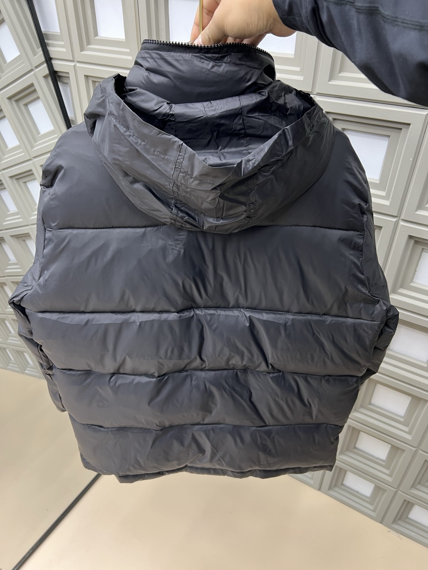 【MONCLER公式 旗艦店】モンクレール ダウンジャケット、ご好評に付き再入荷！