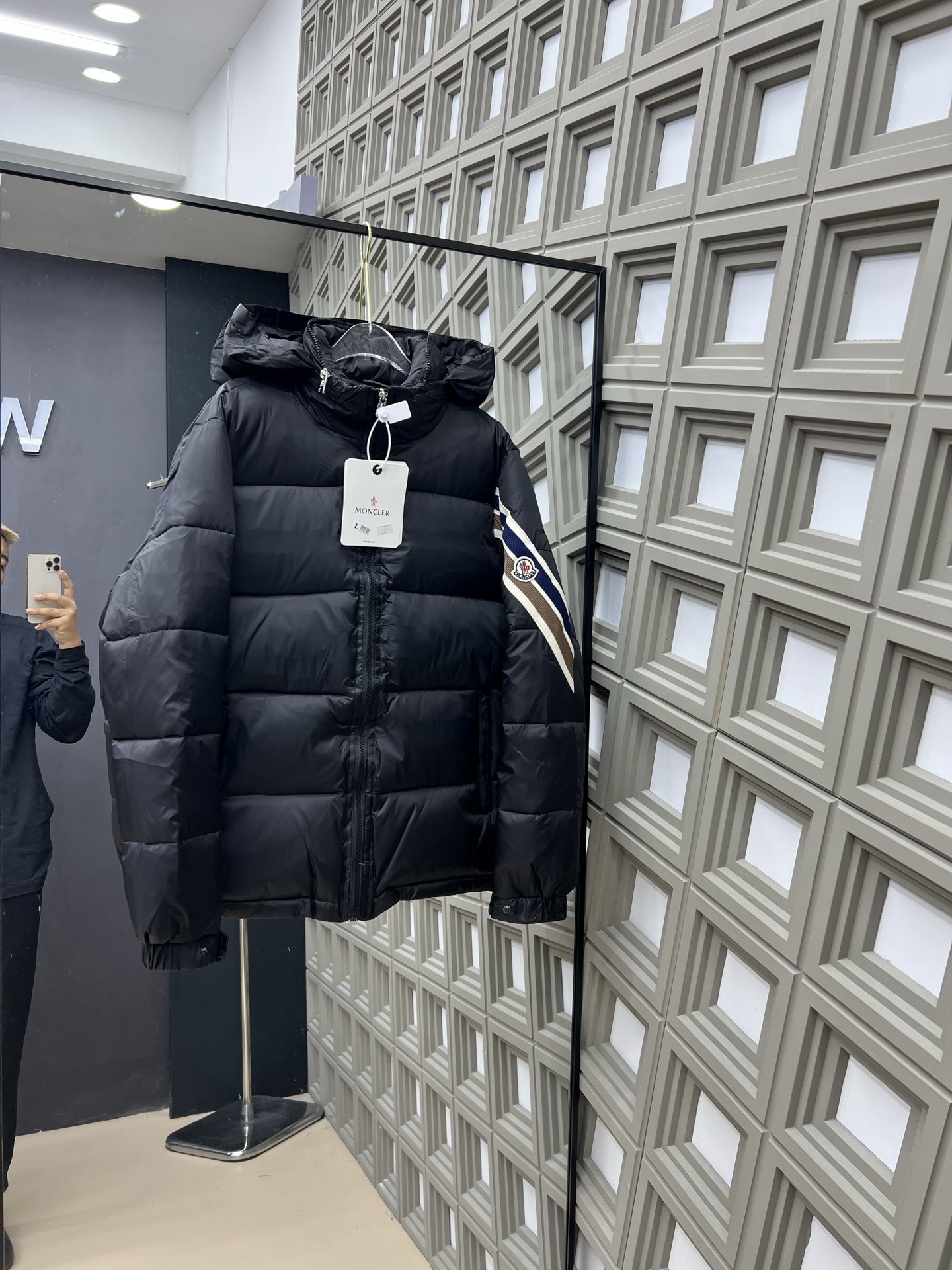 【MONCLER公式 旗艦店】モンクレール ダウンジャケット、ご好評に付き再入荷！