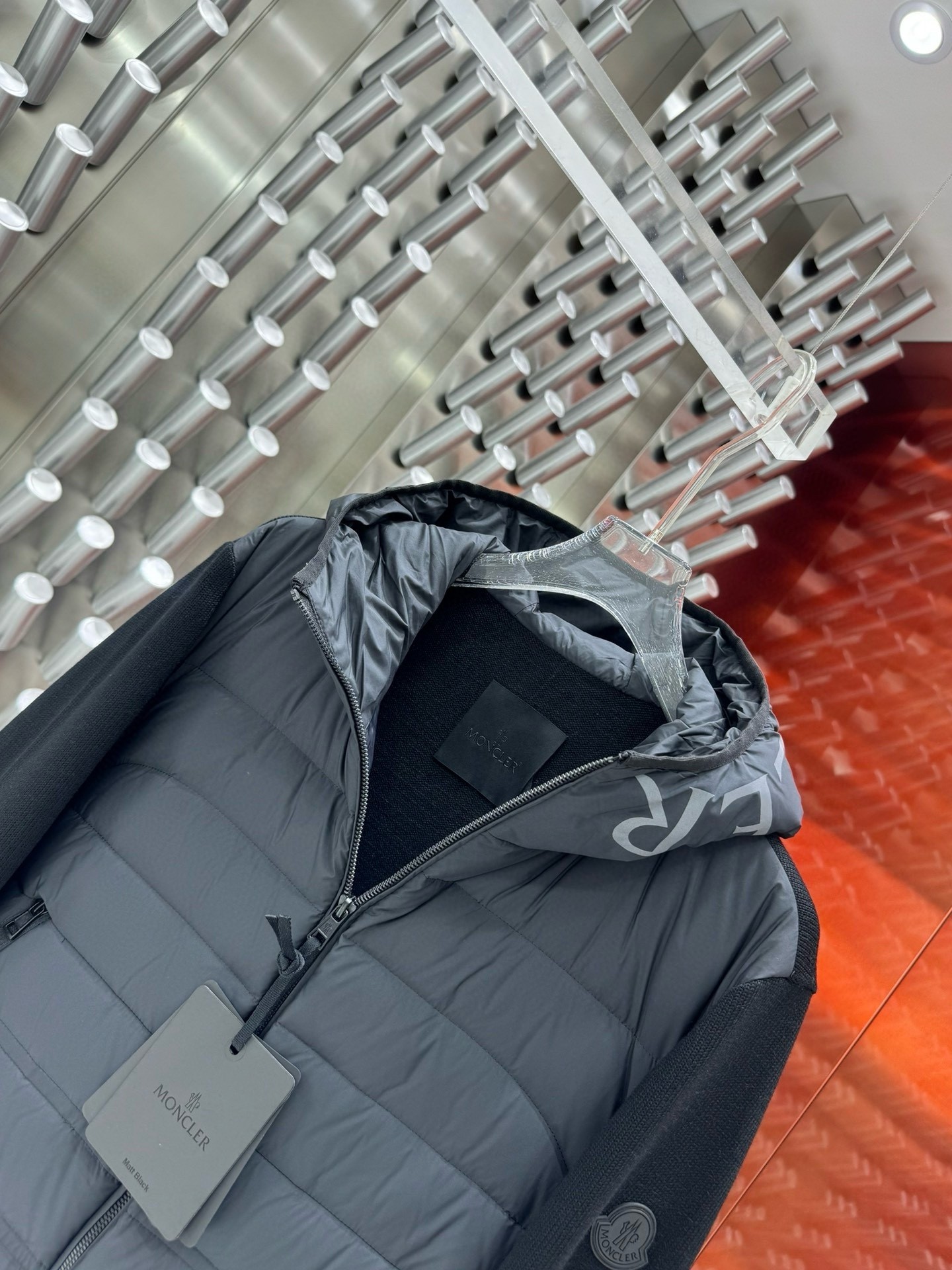 【MONCLER公式 旗艦店】モンクレール ダウンジャケット、ご好評に付き再入荷！