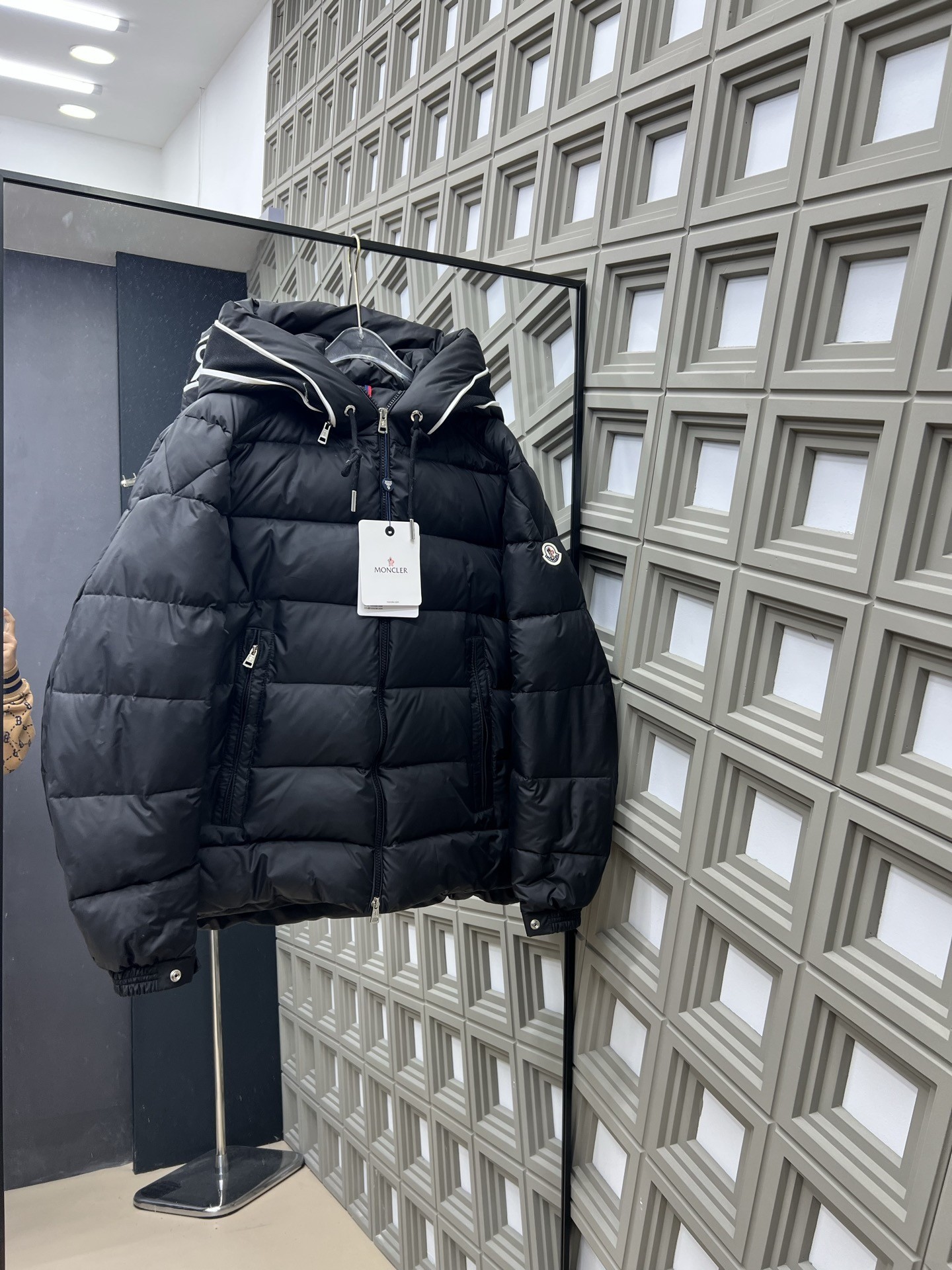 【MONCLER公式 旗艦店】モンクレール ダウンジャケット、ご好評に付き再入荷！