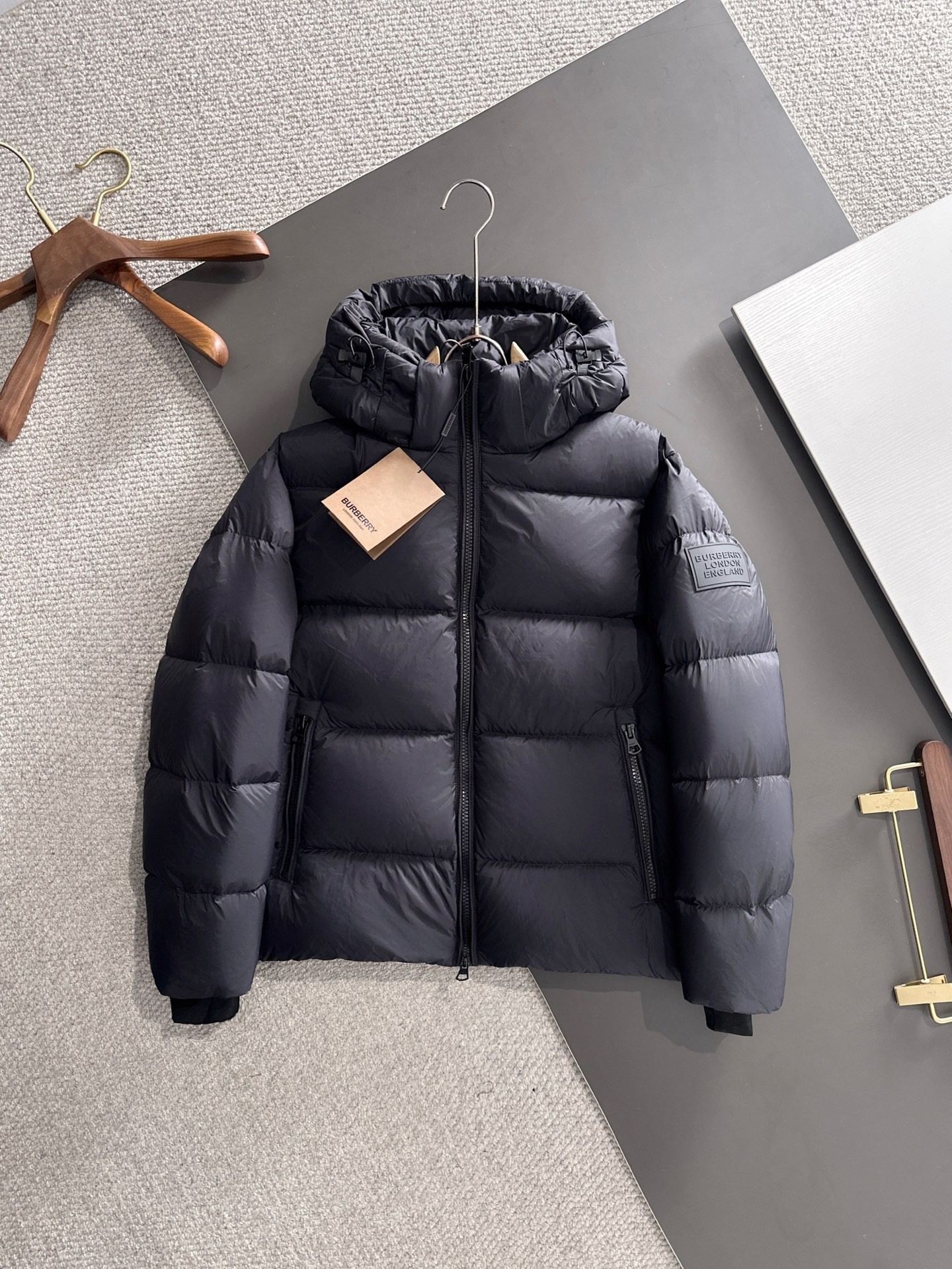 【MONCLER公式 旗艦店】モンクレール ダウンジャケット、ご好評に付き再入荷！