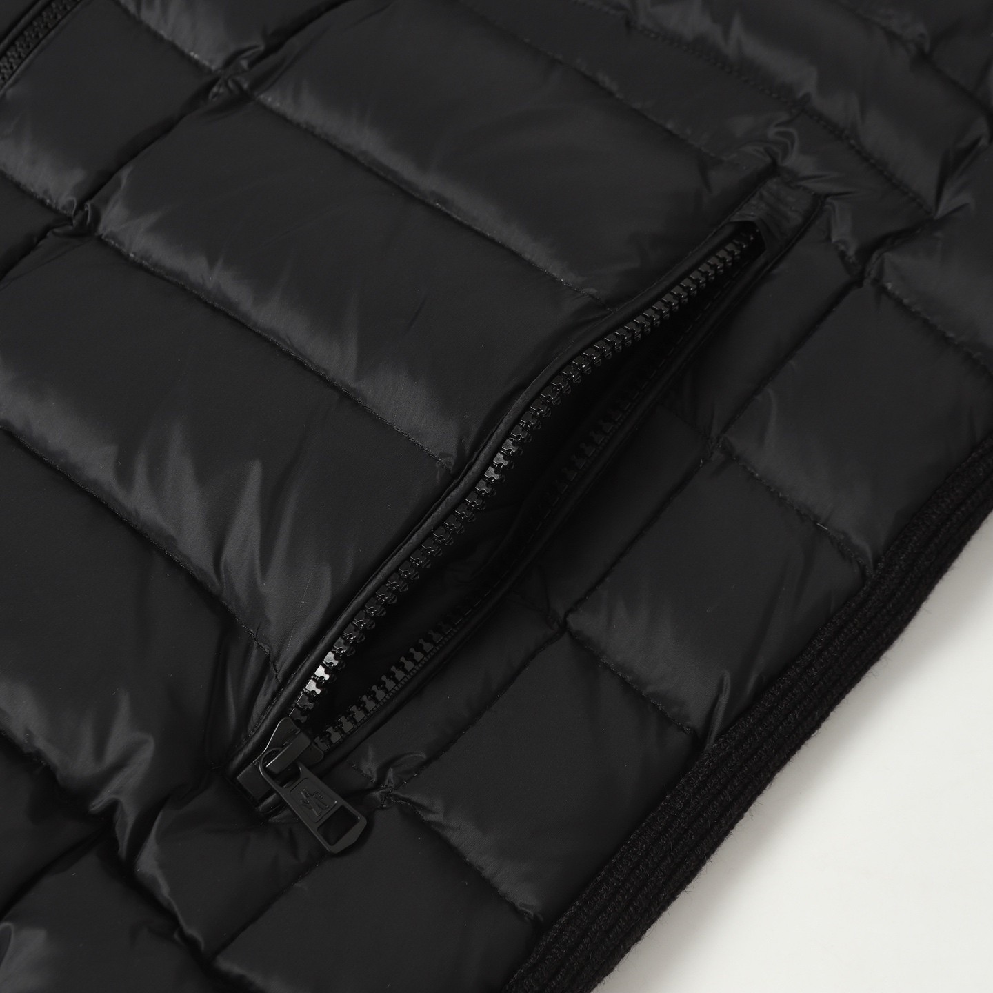 【MONCLER公式 旗艦店】モンクレール ダウンジャケット、ご好評に付き再入荷！