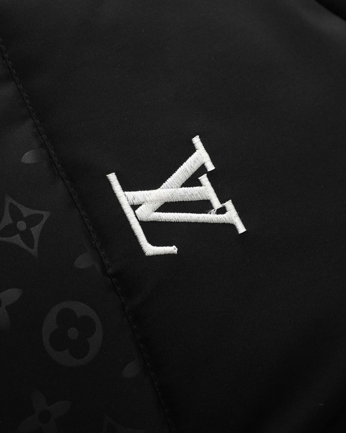 【LOUIS VUITTON旗艦店】ルイヴィトン ダウンジャケット ご好評に付き再入荷！