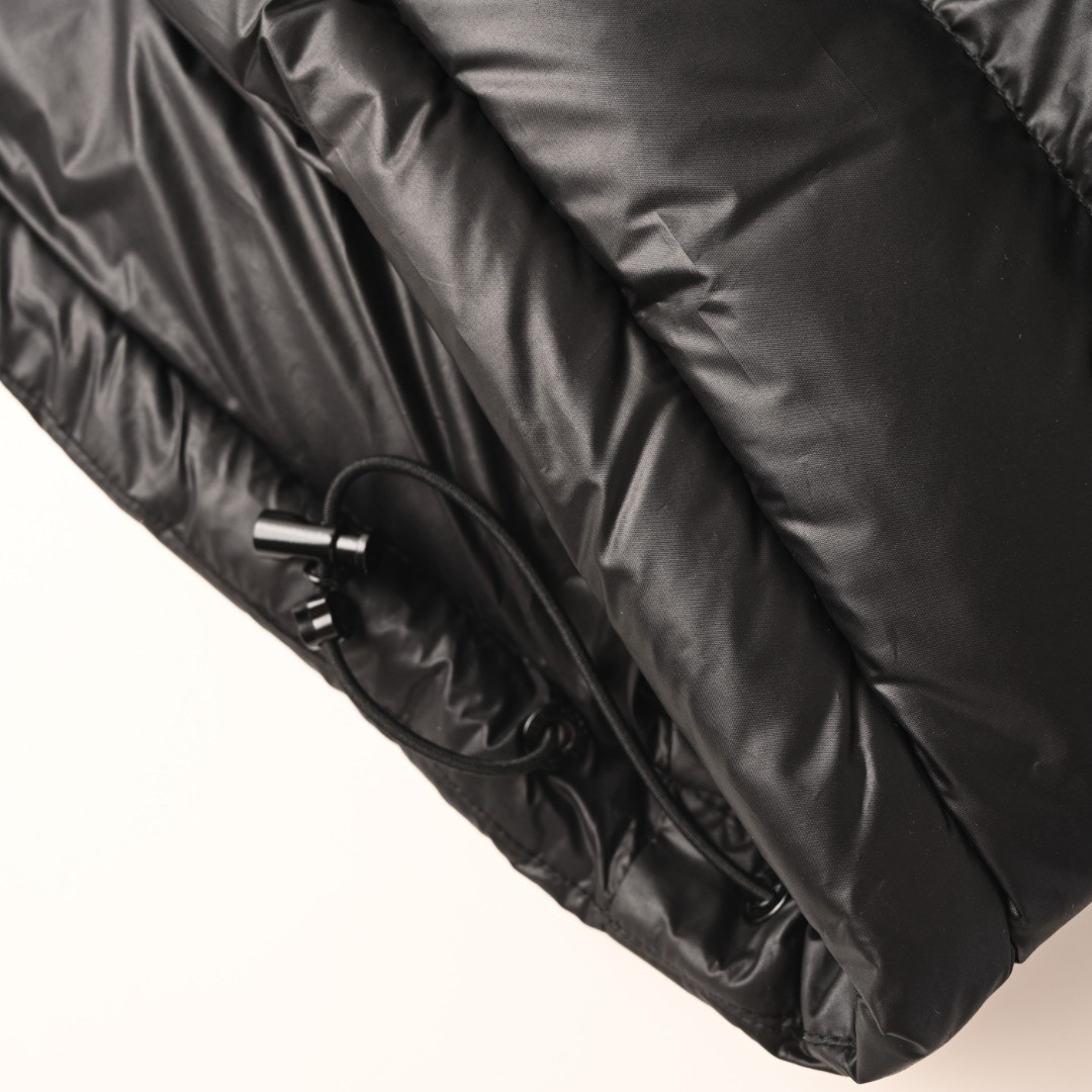 【MONCLER公式 旗艦店】モンクレール ダウンジャケット、ご好評に付き再入荷！