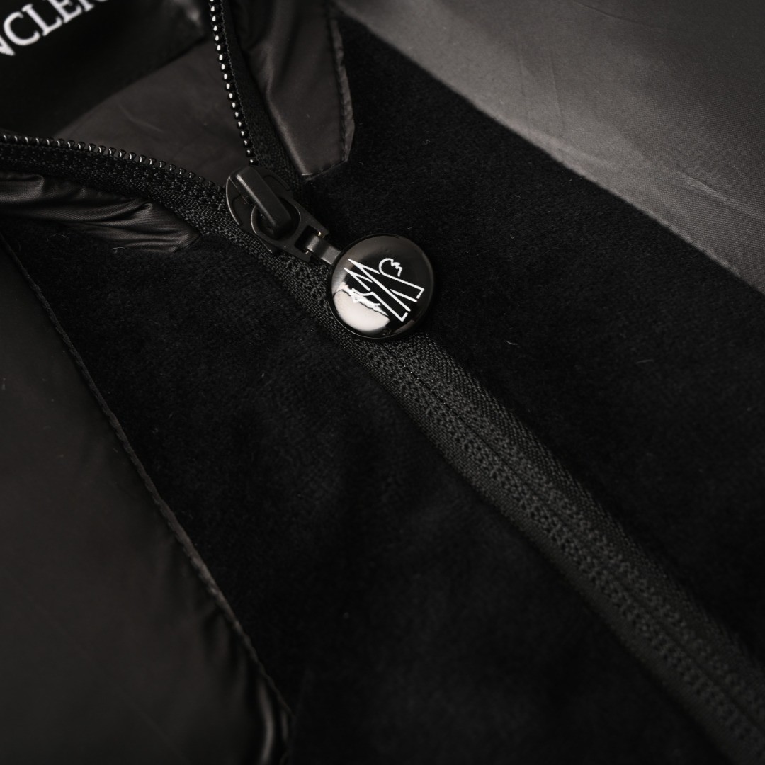 【MONCLER公式 旗艦店】モンクレール ダウンジャケット、ご好評に付き再入荷！