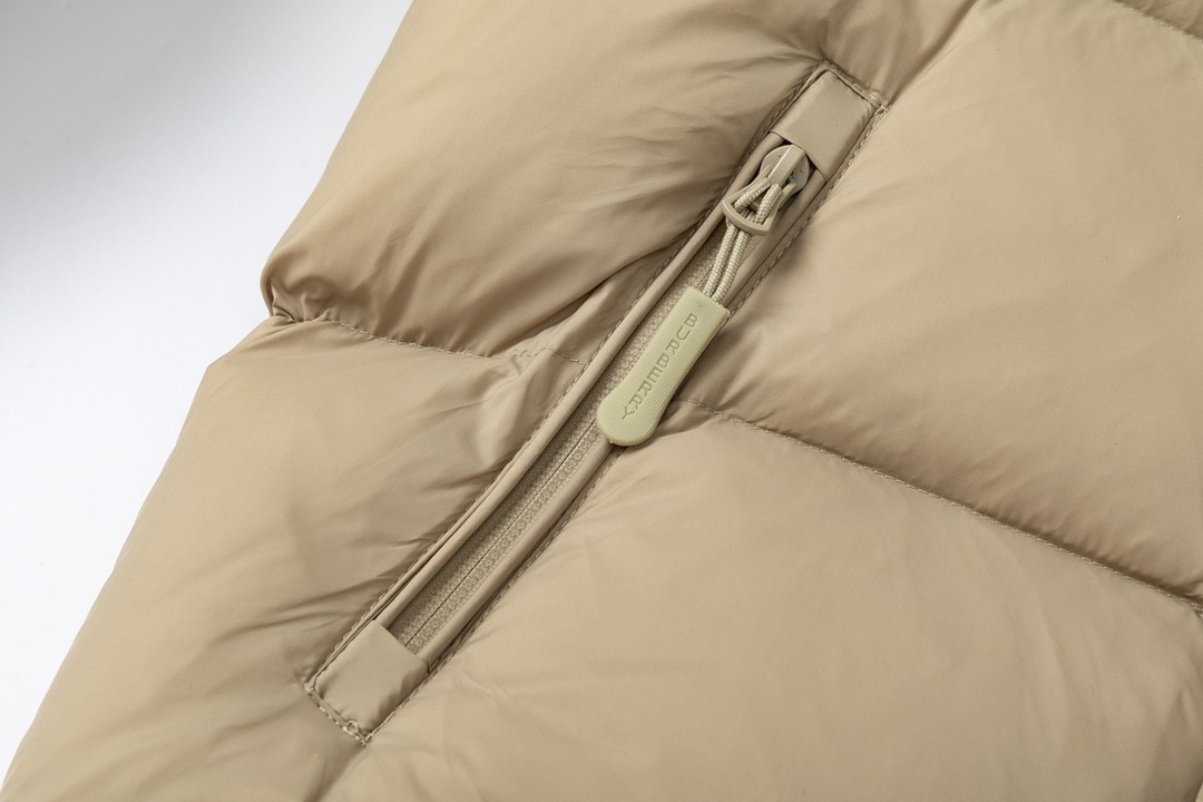 【BUREERRY旗艦店】（バーバリー）着脱式ダウンジャケット、ご好評に付き再入荷！！