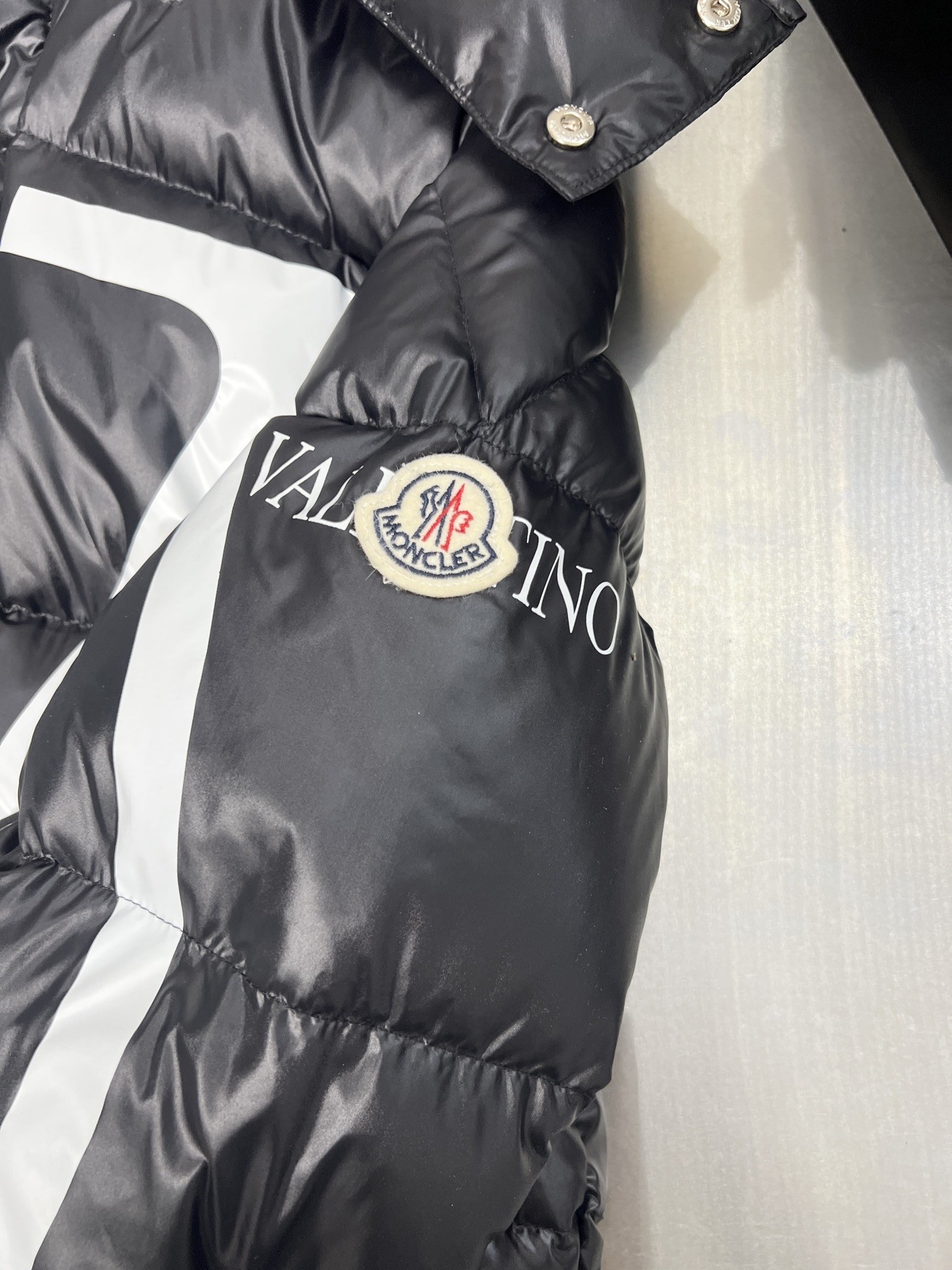 【MONCLER公式 旗艦店】モンクレール ダウンジャケット、ご好評に付き再入荷！