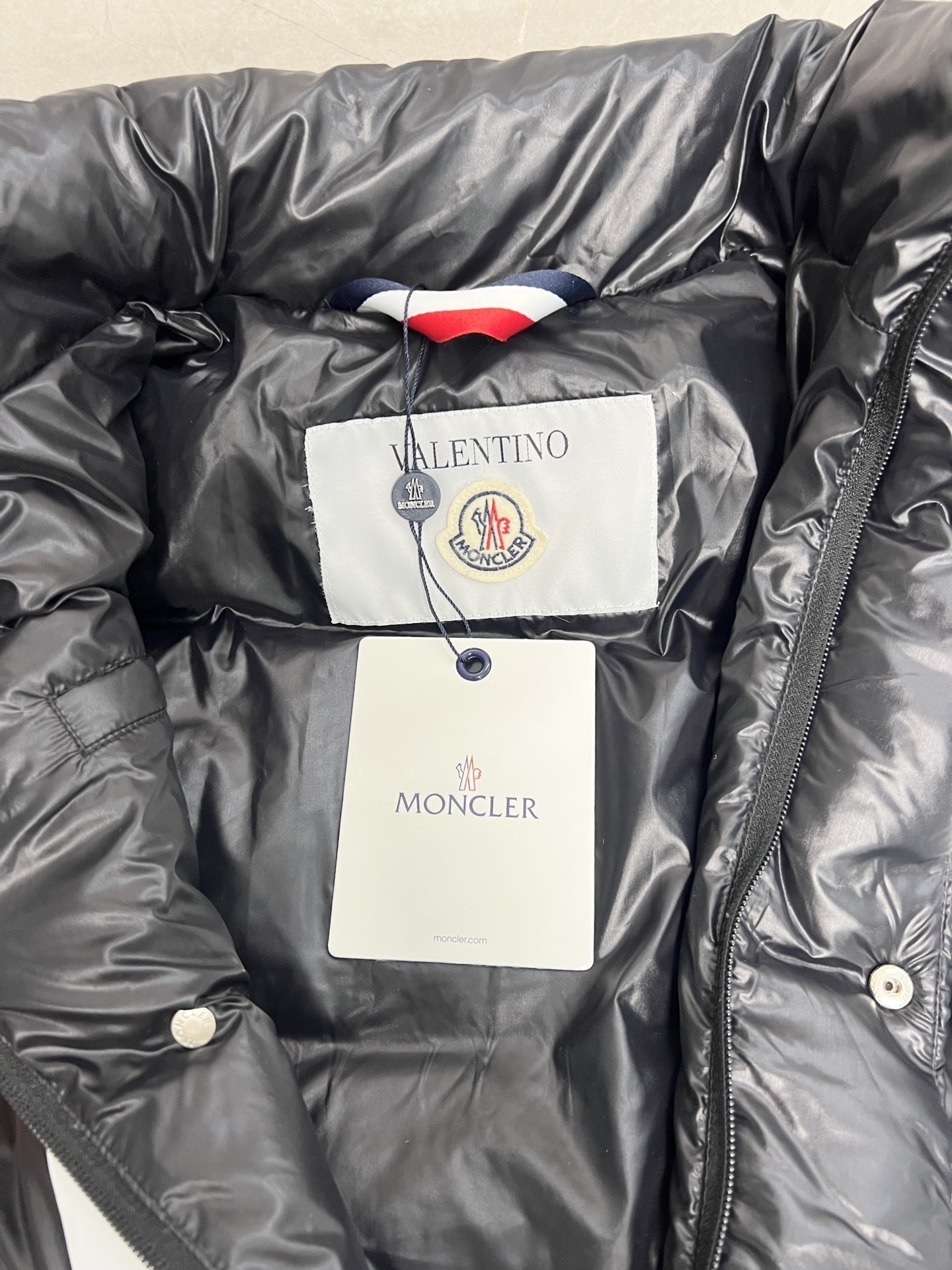 【MONCLER公式 旗艦店】モンクレール ダウンジャケット、ご好評に付き再入荷！