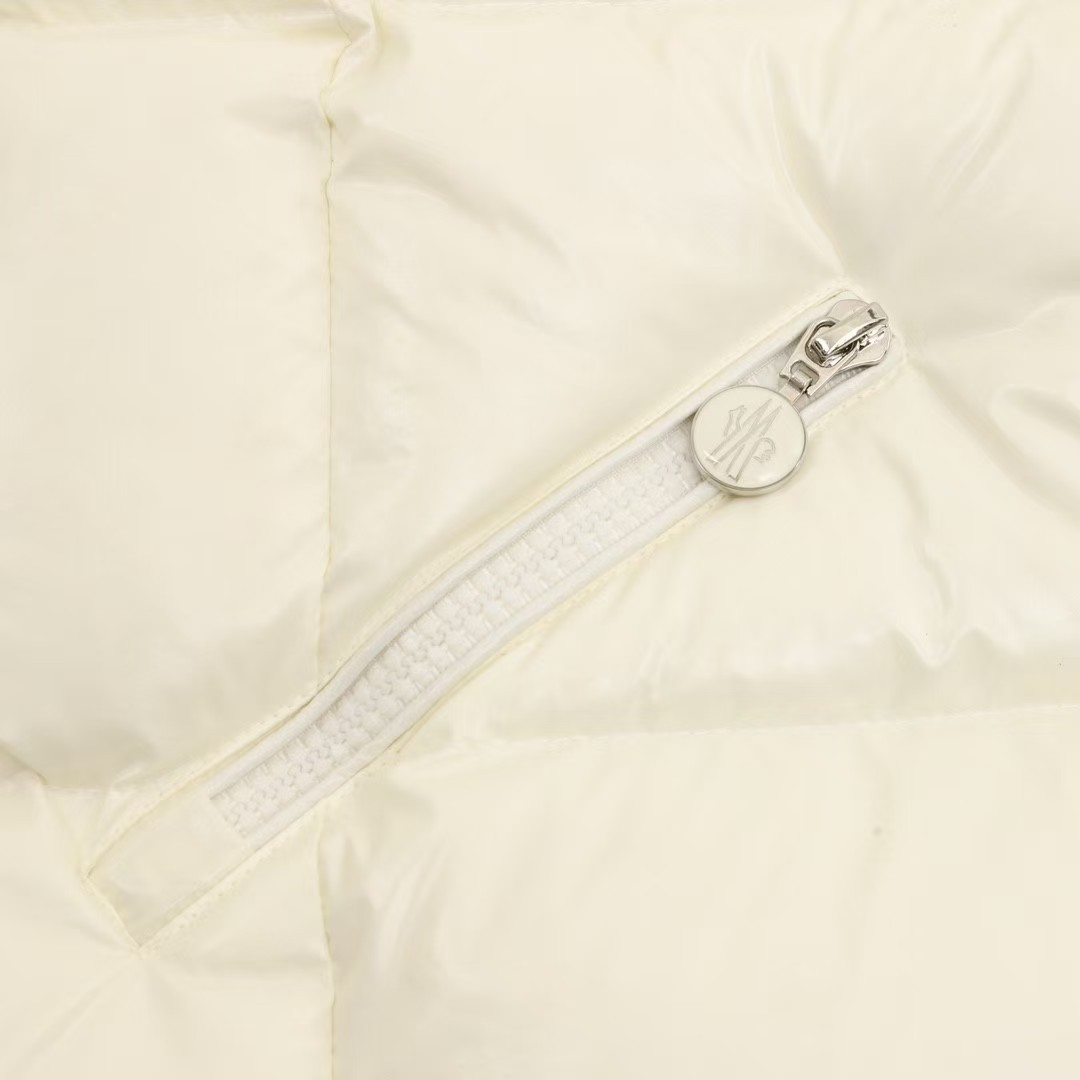 【MONCLER公式 旗艦店】モンクレール ダウンジャケット、ご好評に付き再入荷！