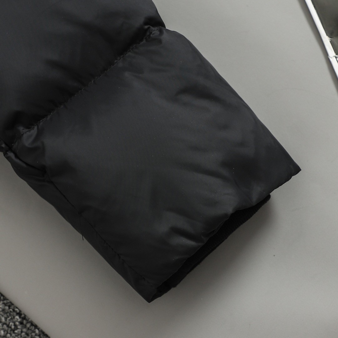 【BUREERRY旗艦店】（バーバリー）着脱式ダウンジャケット、ご好評に付き再入荷！！