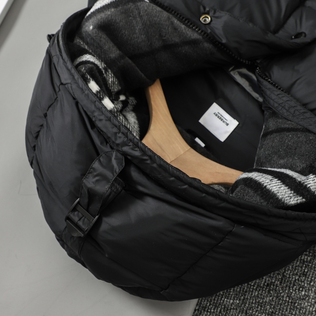 【BUREERRY旗艦店】（バーバリー）着脱式ダウンジャケット、ご好評に付き再入荷！！