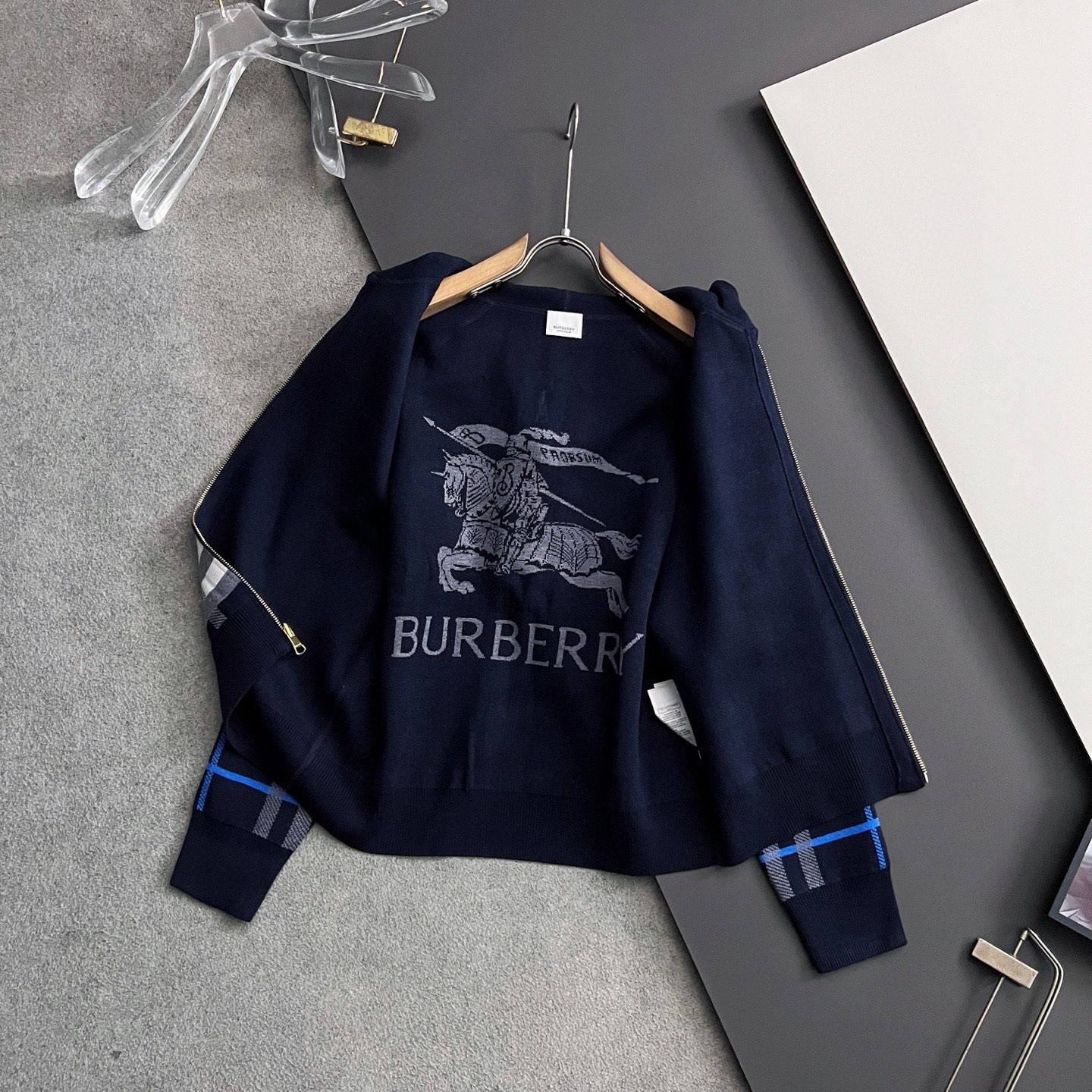【BURBERRY旗艦店】バーバリー セーター ご好評に付き再入荷！