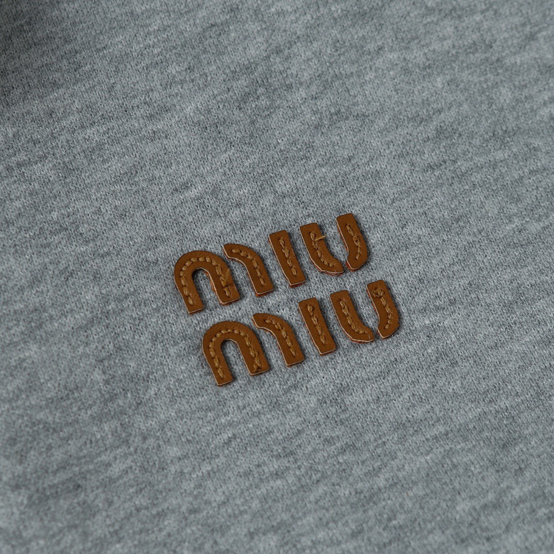 【MIU MIU旗艦店】 ジャケット ご好評に付き再入荷！