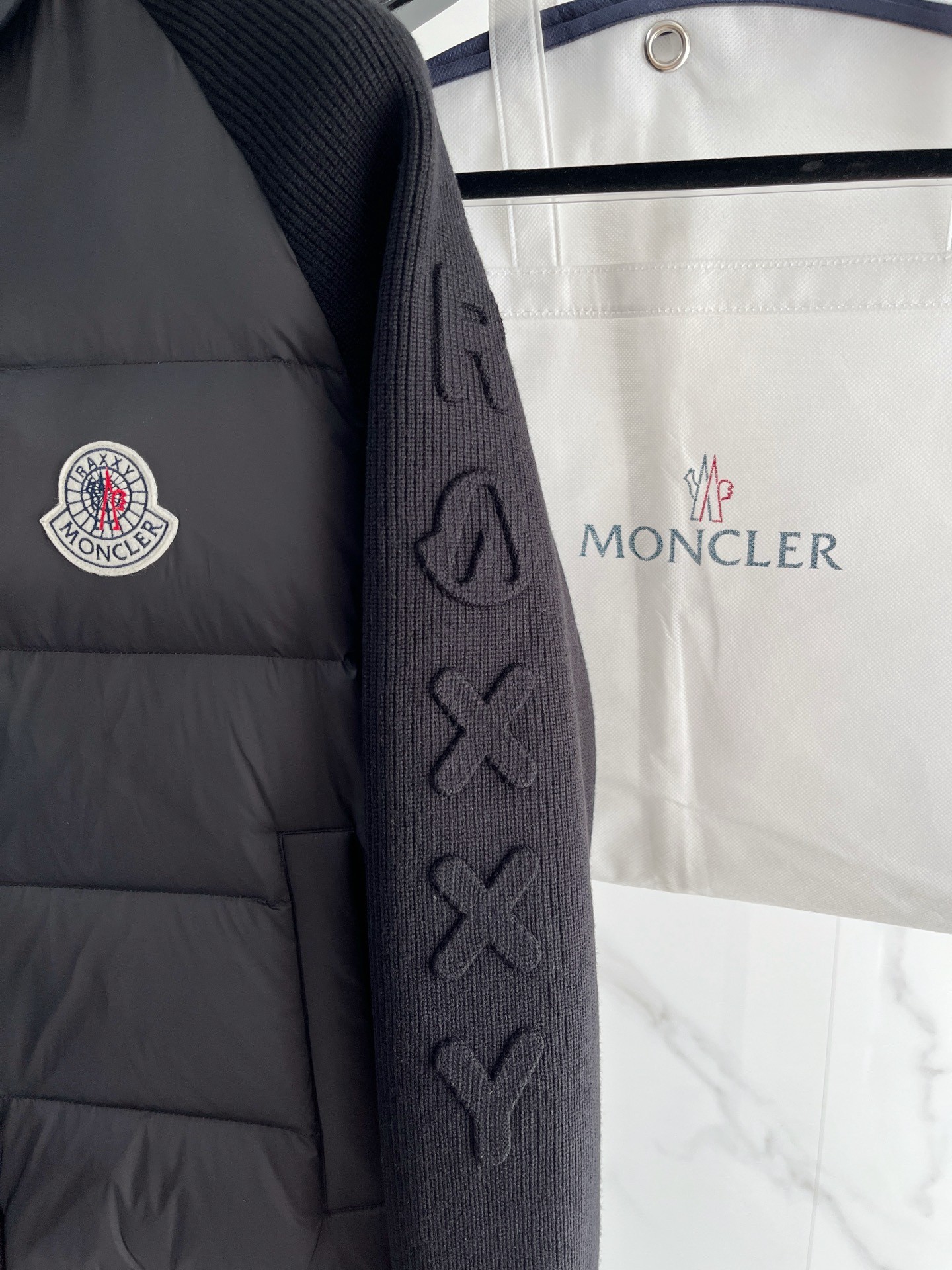 【MONCLER公式 旗艦店】モンクレール ダウンジャケット、ご好評に付き再入荷！