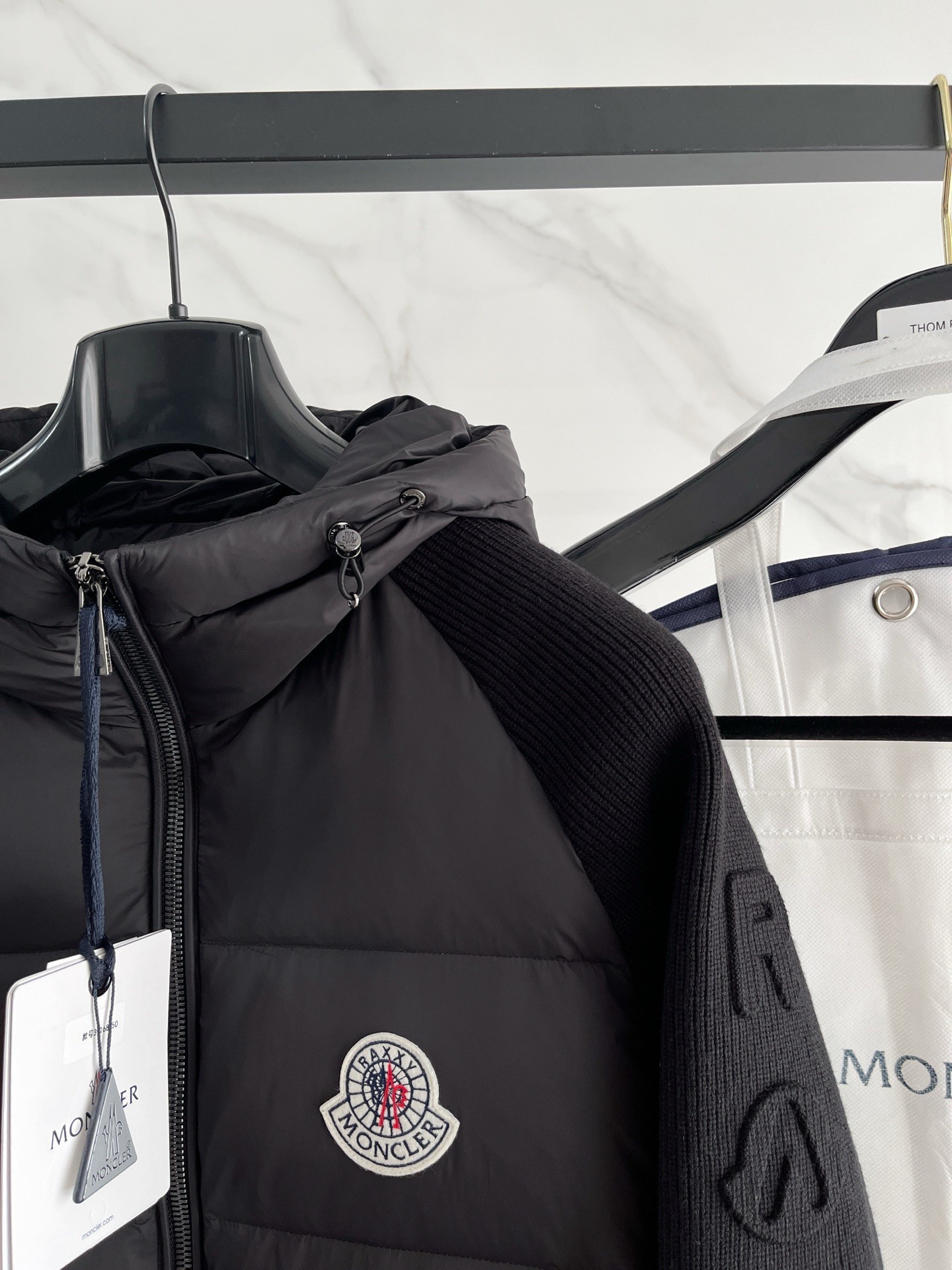 【MONCLER公式 旗艦店】モンクレール ダウンジャケット、ご好評に付き再入荷！