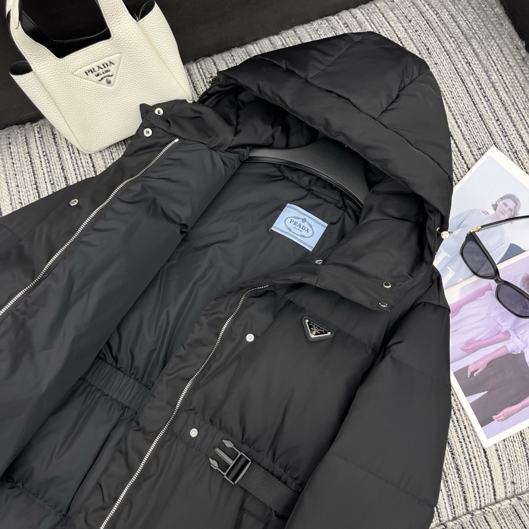 【PRADA旗艦店】ダウンジャケット、ご好評に付き再入荷！