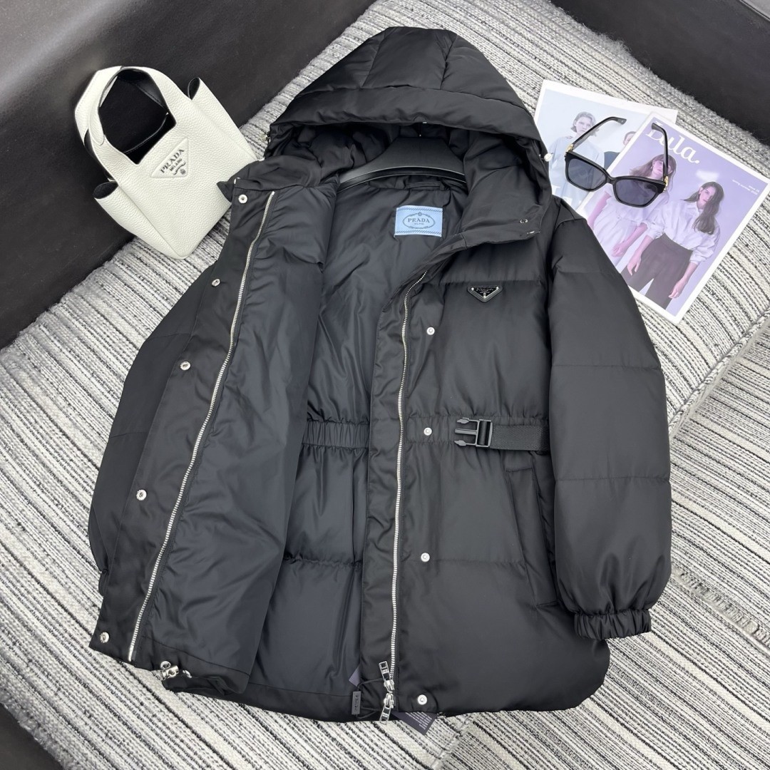 【PRADA旗艦店】ダウンジャケット、ご好評に付き再入荷！