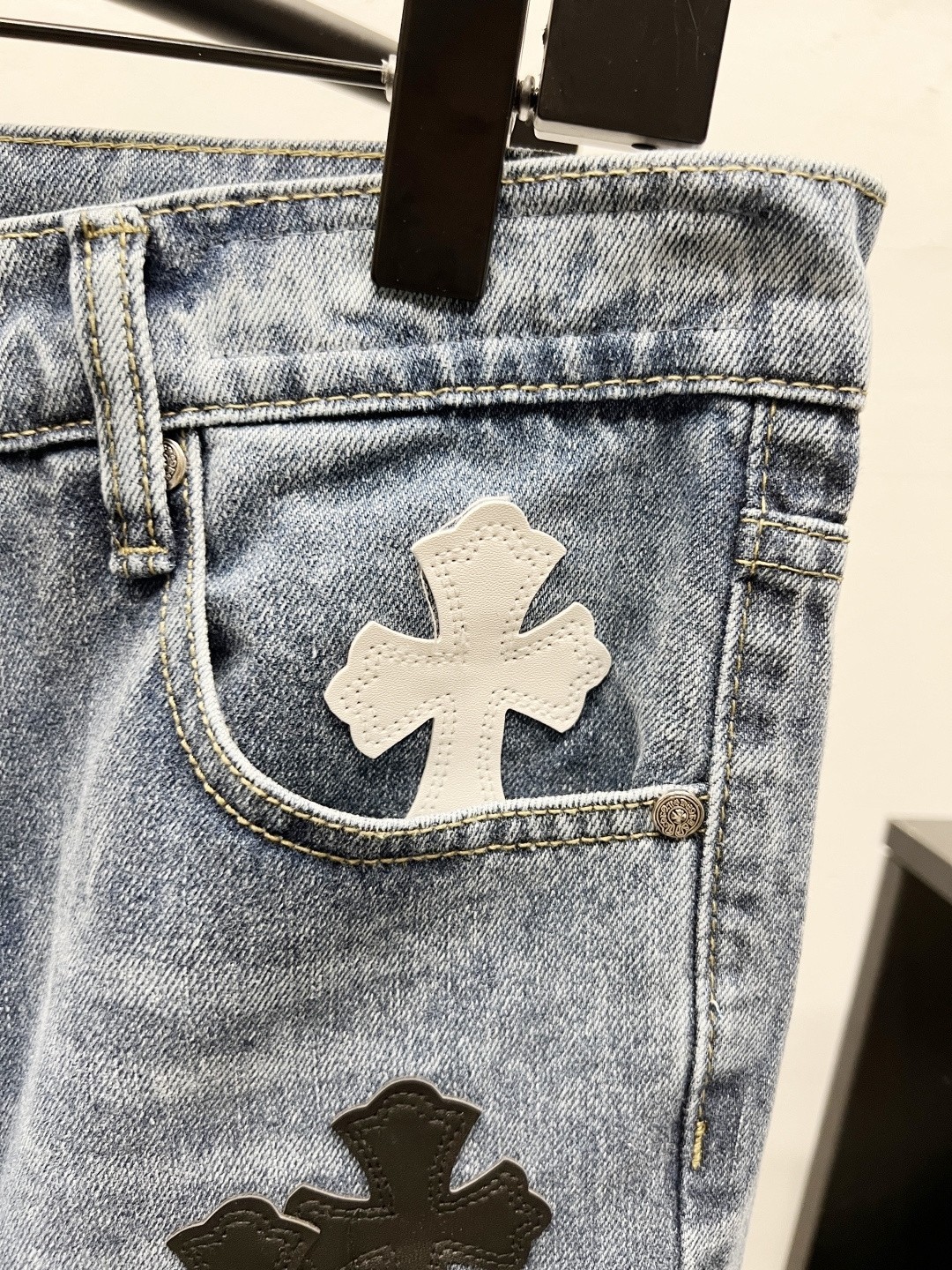 【CHROME HEARTS 公式旗艦店】クロムハーツ ジーパン、ご好評に付き再入荷！