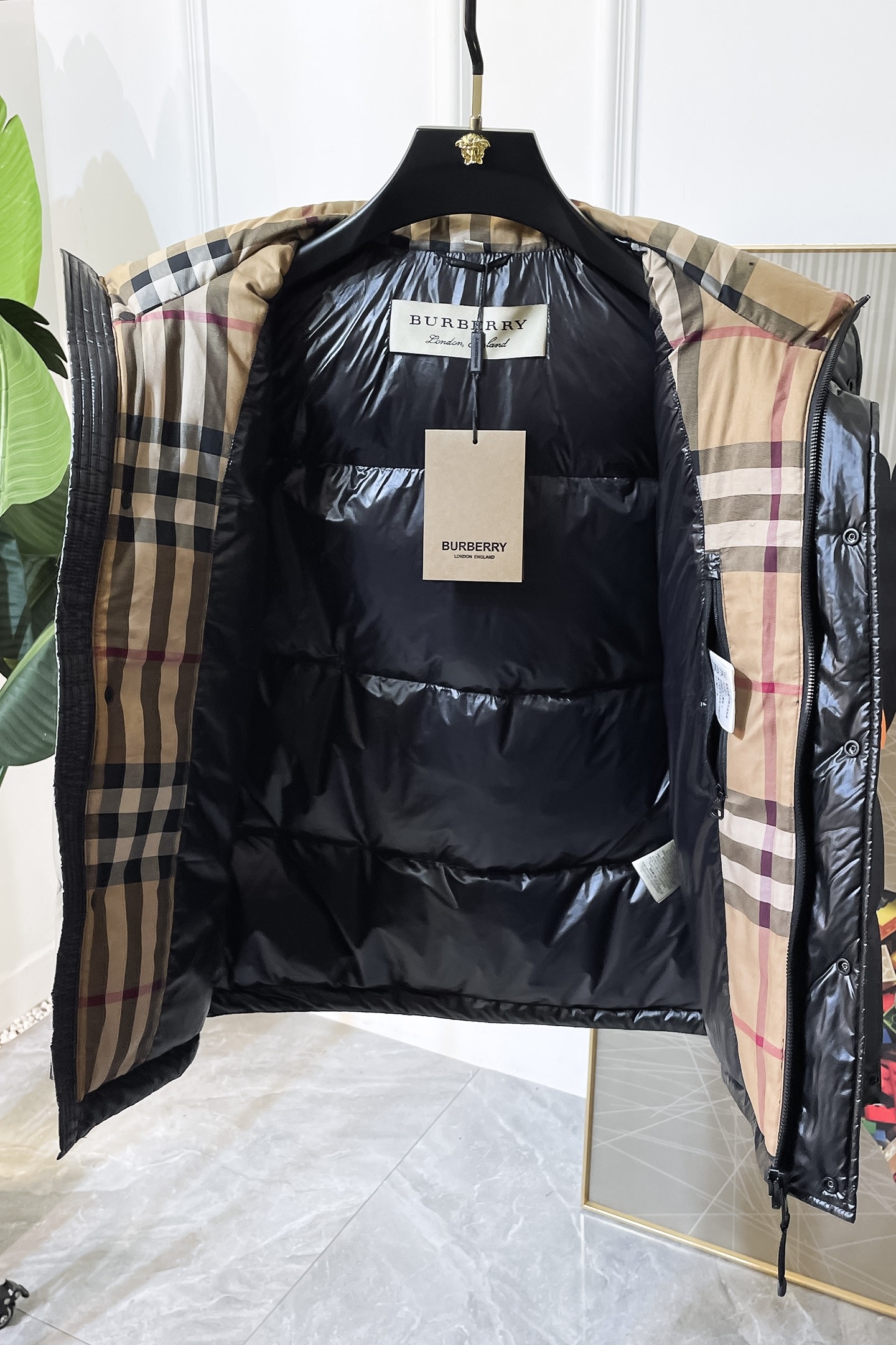 【BUREERRY旗艦店】（バーバリー）ダウンジャケット、ご好評に付き再入荷！！