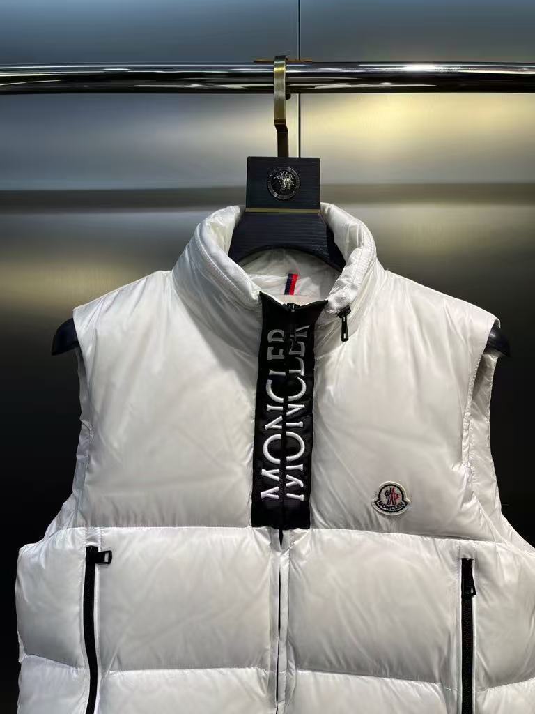 高品質のホワイトモンクレールFEDAREダウンベスト