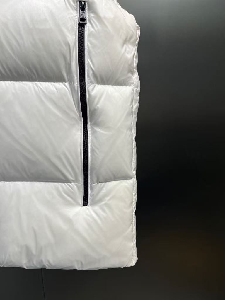 高品質のホワイトモンクレールFEDAREダウンベスト