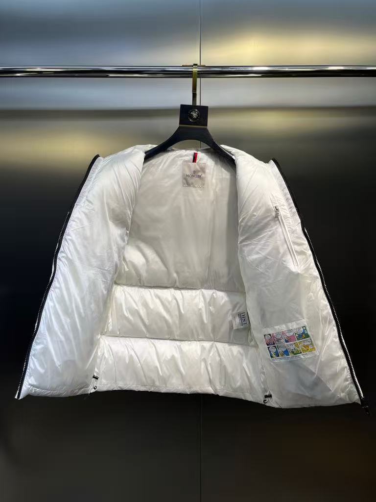 高品質のホワイトモンクレールFEDAREダウンベスト