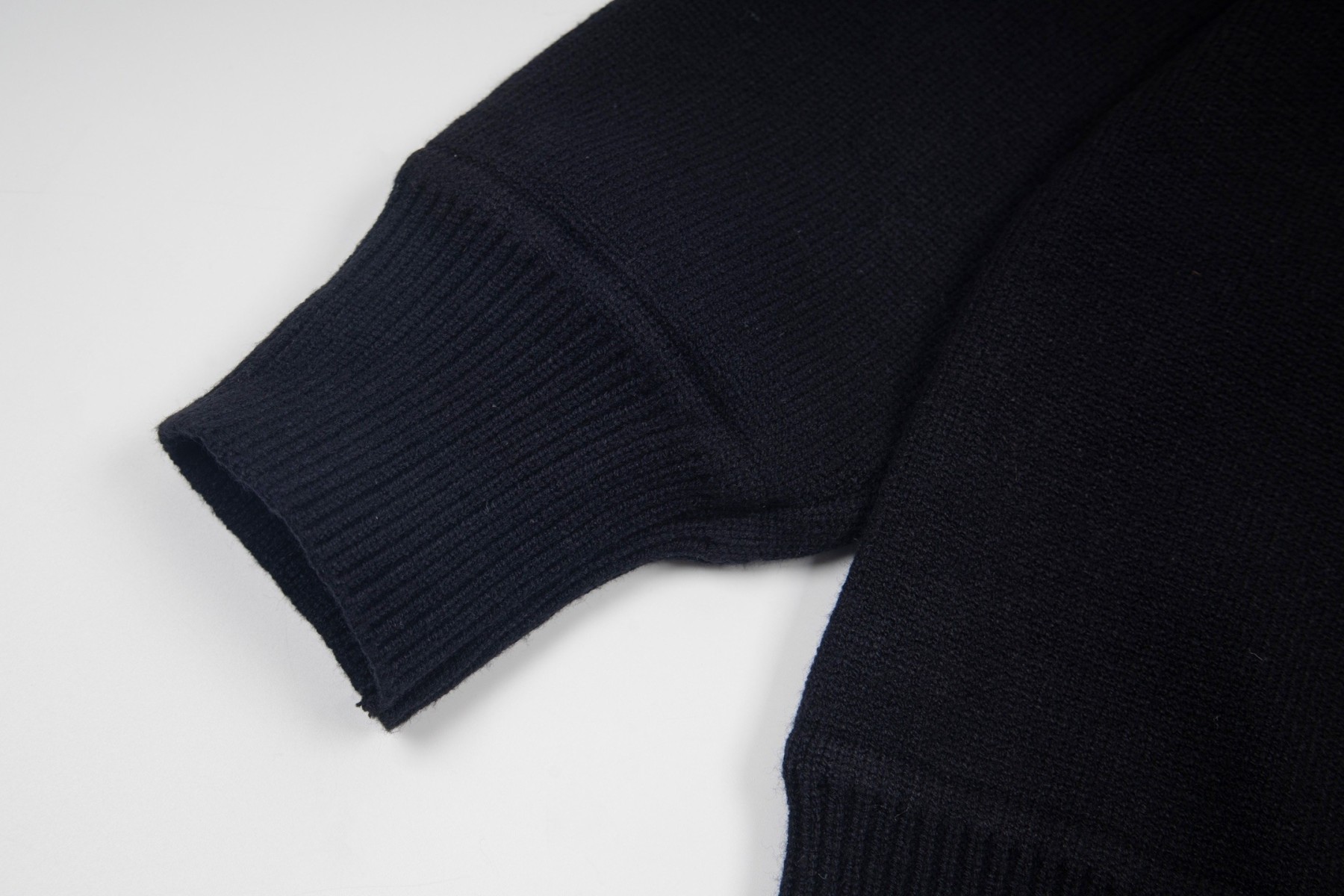 【MONCLER旗艦店】モンクレール セーター ご好評に付き再入荷！