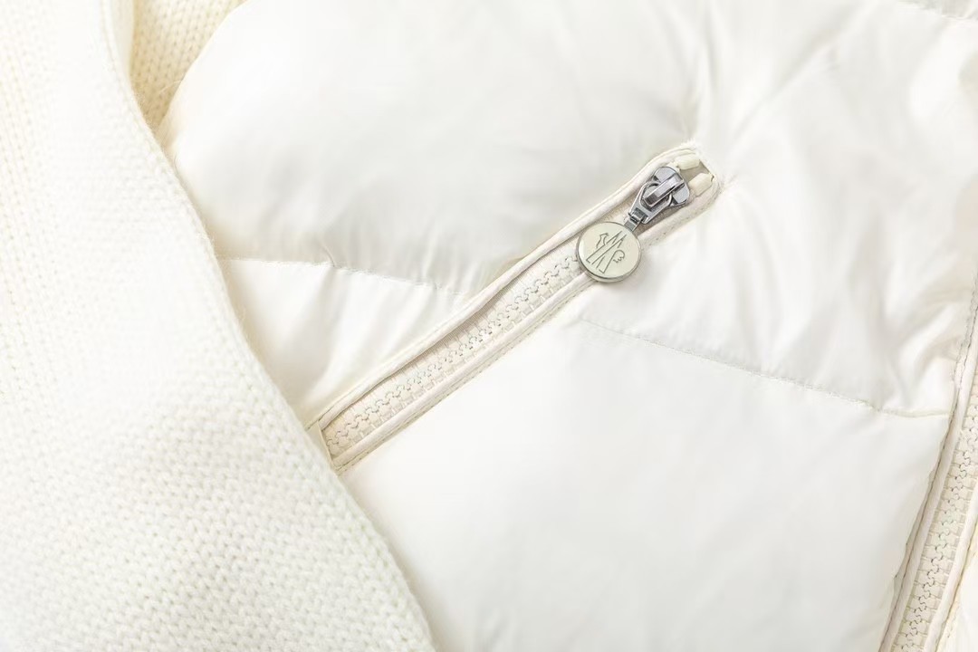 【人気】MONCLER モンクレール ダウンジャケット ご好評に付き再入荷！