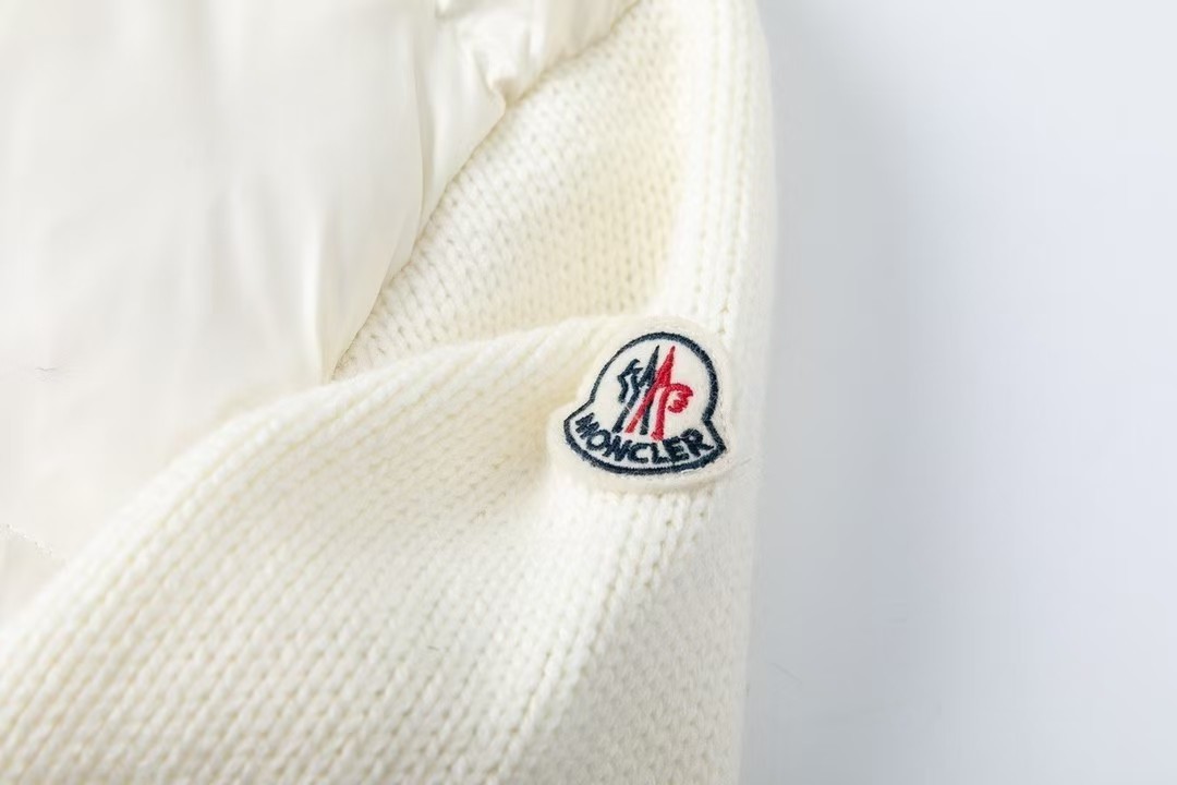 【人気】MONCLER モンクレール ダウンジャケット ご好評に付き再入荷！