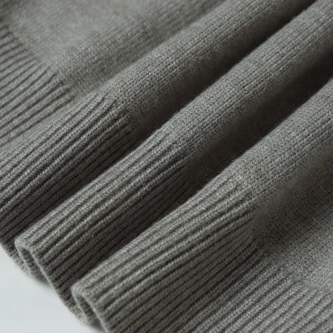 【STONE ISLAND旗艦店】 セーター 男女兼用 ご好評に付き再入荷！