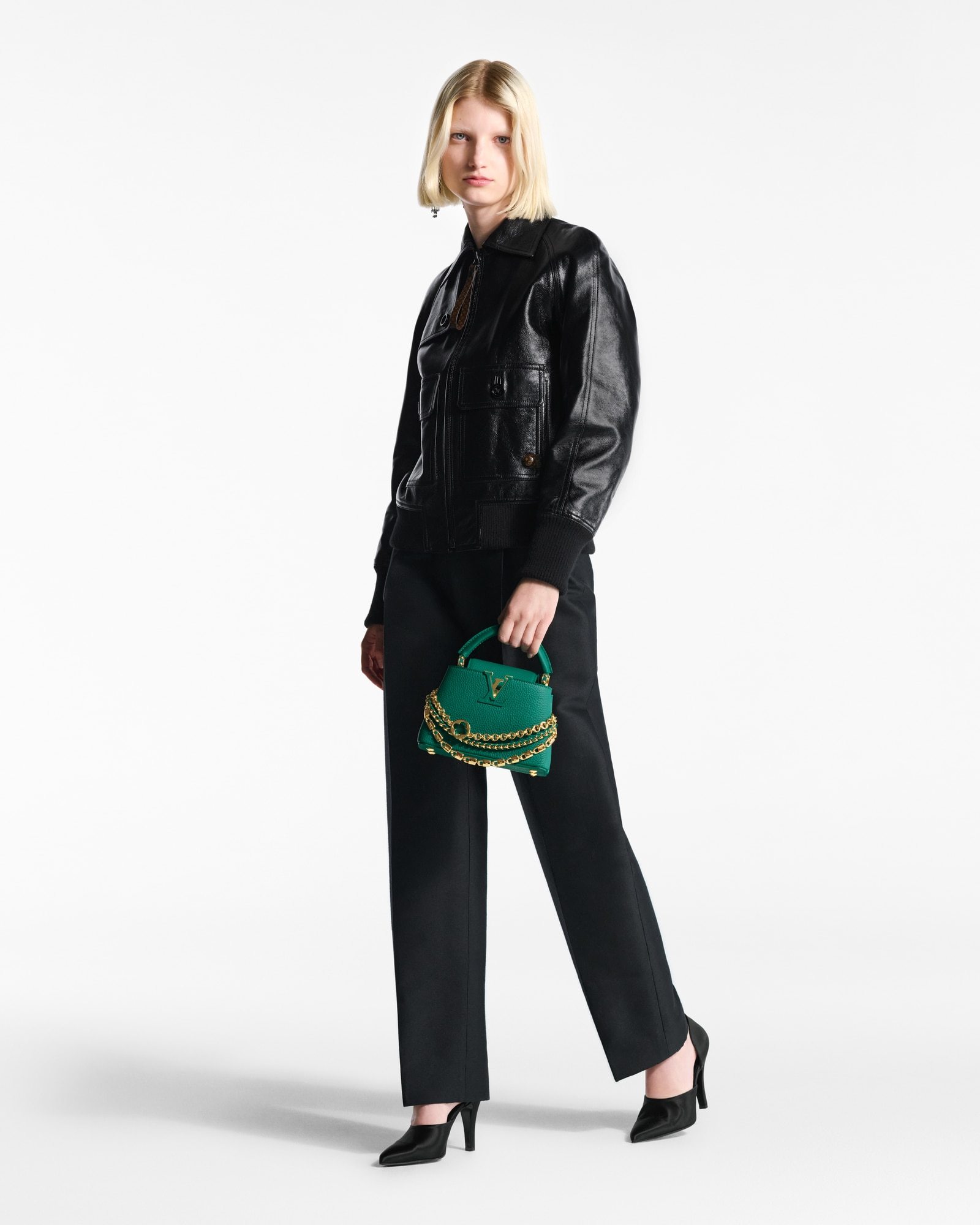 LOUIS VUITTON ルイヴィトン M11906 CAPUCINES ハンドバッグ