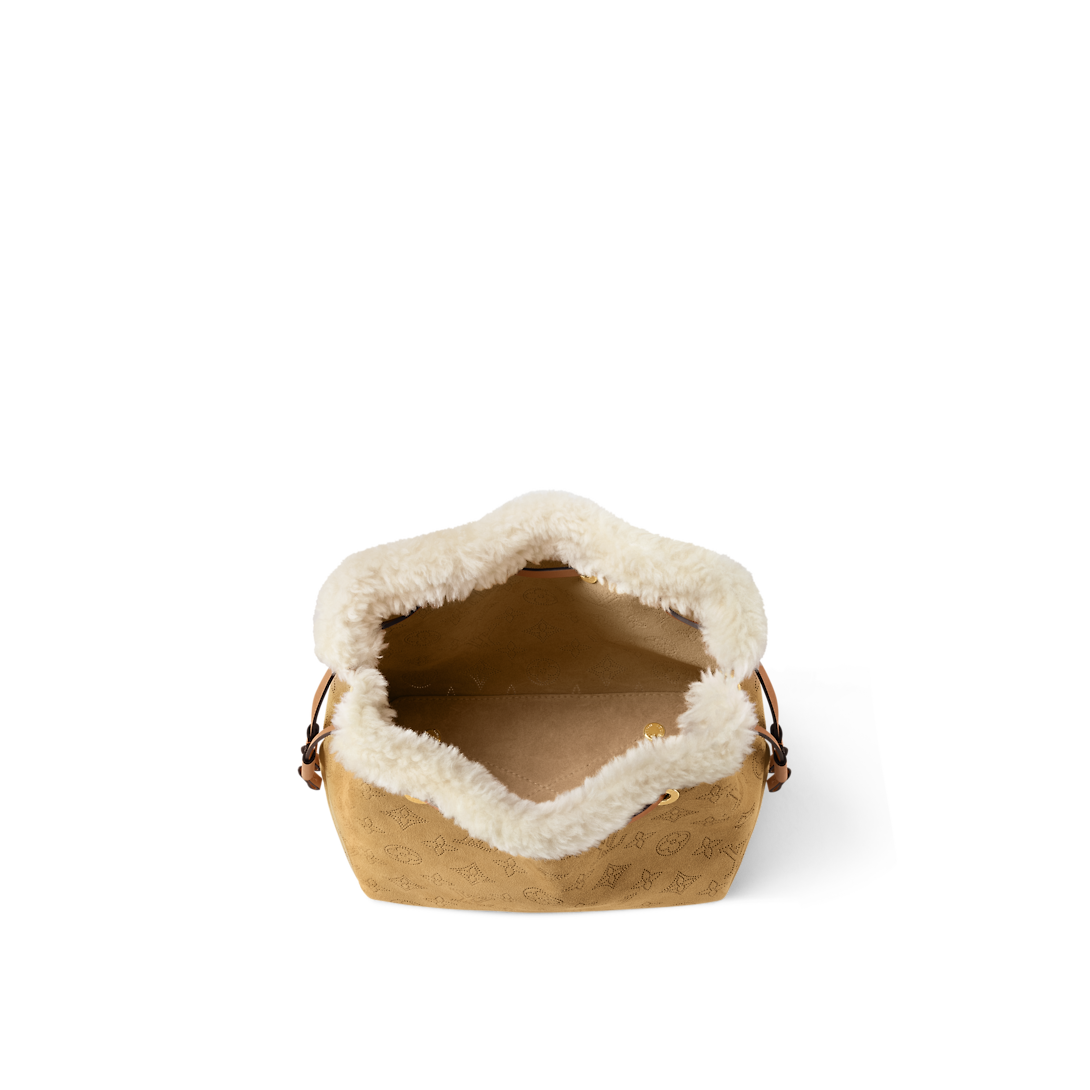 フォルムが可愛い LouisVuitton ベラ ショルダーバッグ ベージュ M11839