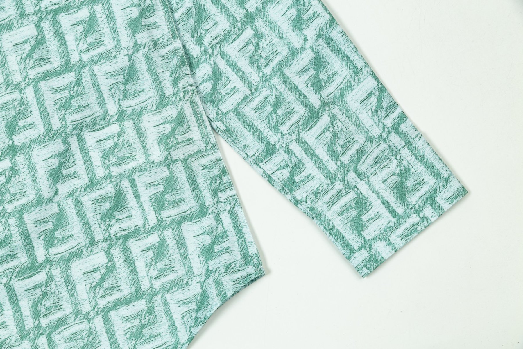 【FENDI 公式旗艦店】フェンディ シャツ ご好評に付き再入荷 240716