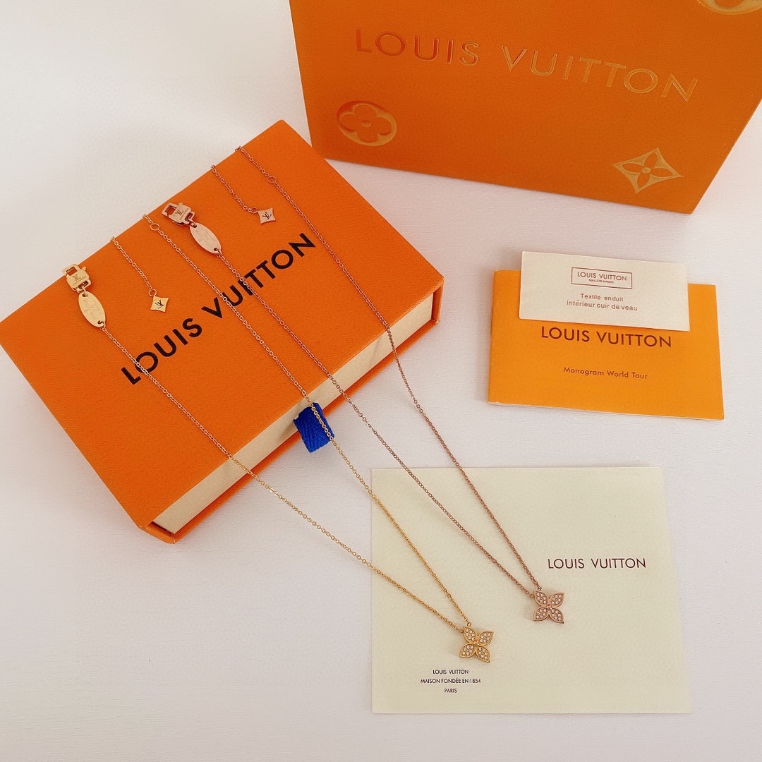 LOUIS VUITTON（ルイヴィトン）STAR BLOSSOM ネックレス Q93710