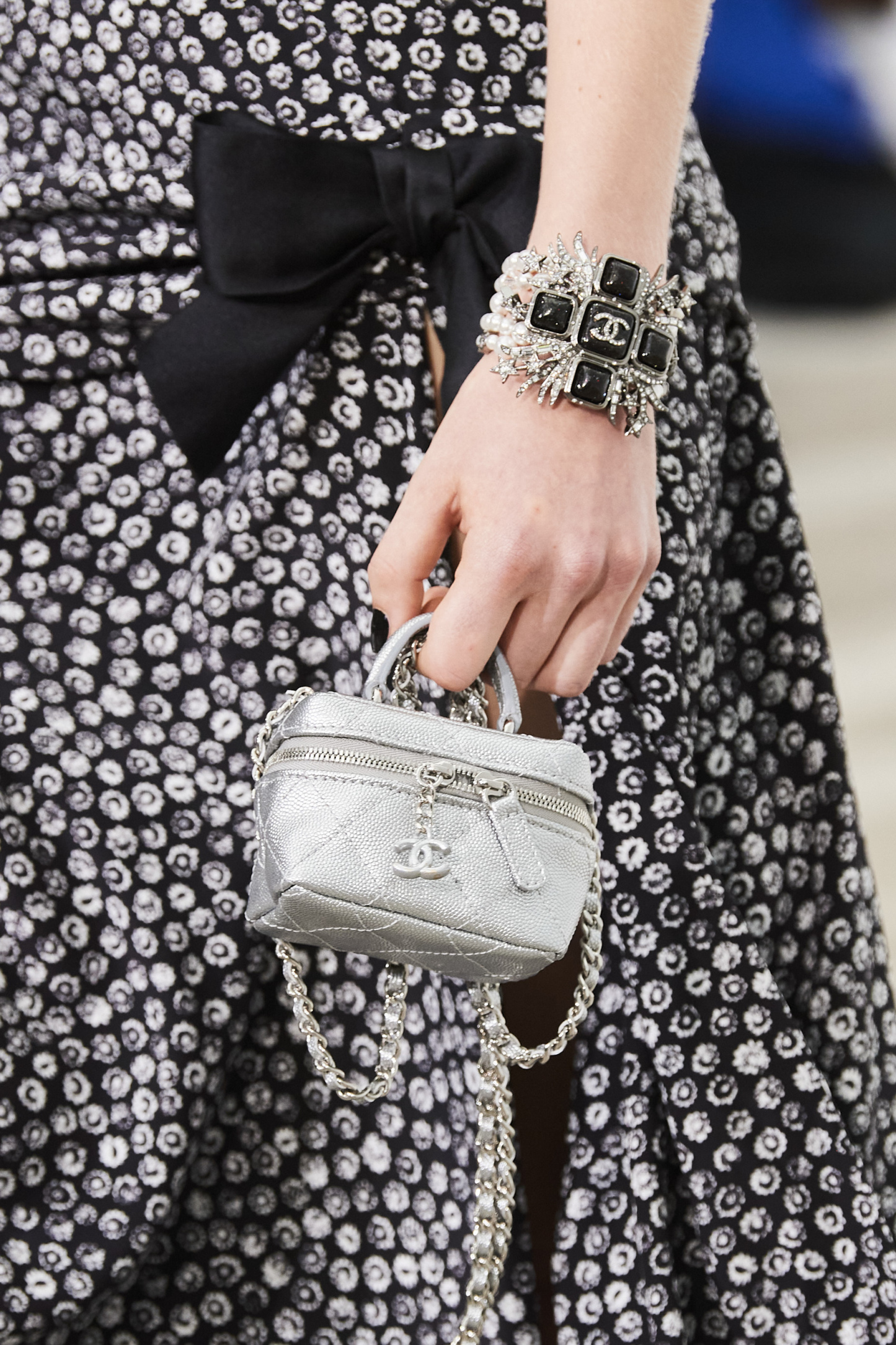 ✨VERY雑誌掲載！矢野未希子さん愛用の新作バッグが登場!!まさに「今」持ちたい！💓CHANELスモール ヴァニティー ケース