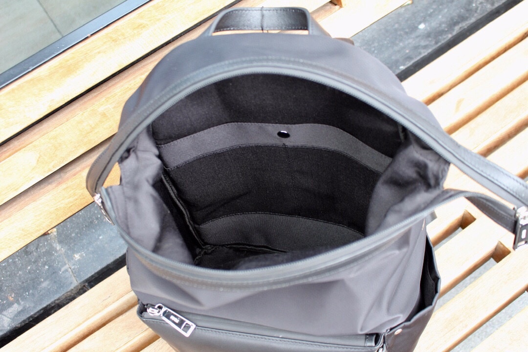 【FENDI 公式 旗艦店】フェンディ リュックサック 当日出荷 好評に付き再入荷！31X38X17CM