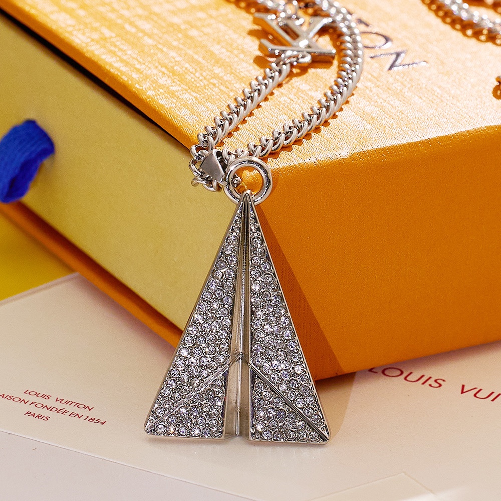 LOUIS VUITTON（ルイヴィトン）PAPERPLANE ネックレス