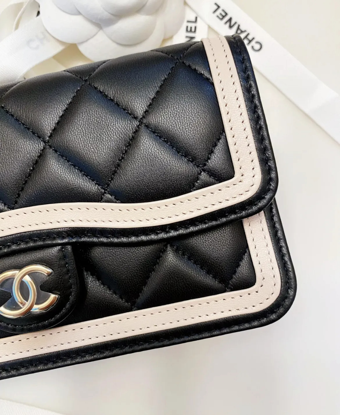 【トレンドのバイカラー♪】CHANEL シャネル ショルダーバッグ