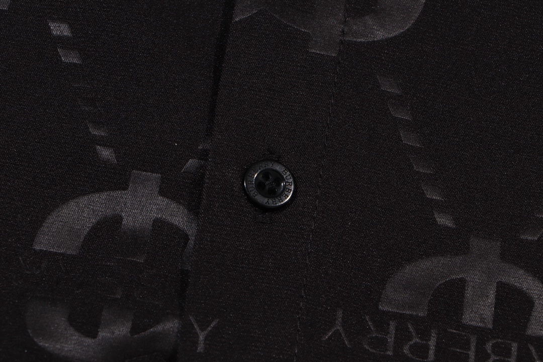 【BURBERRY 公式旗艦店】バーバリー シャツ ご好評に付き再入荷 240716